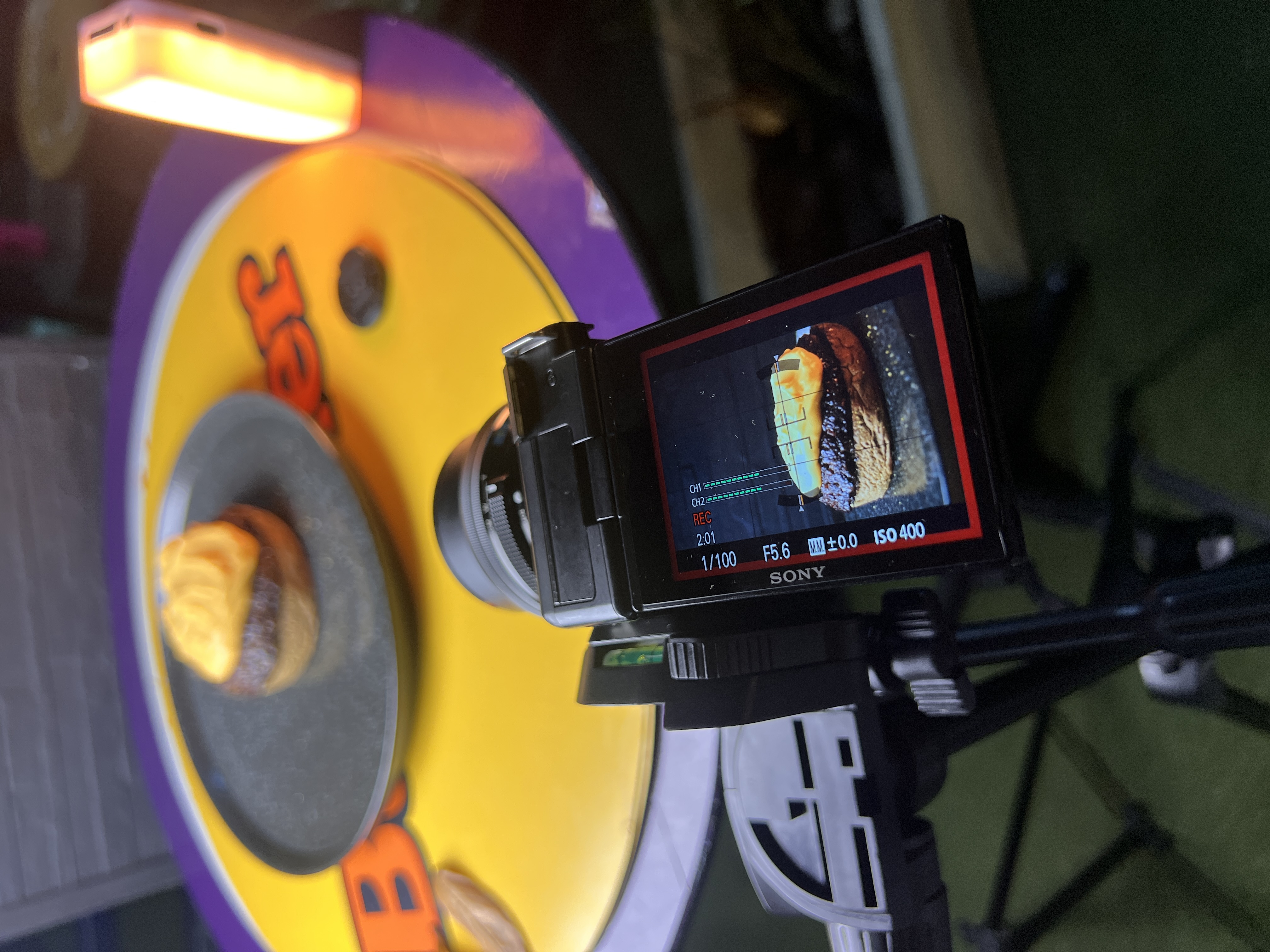 Câmera Sony gravando hambúrguer do Bu Bu Burguer