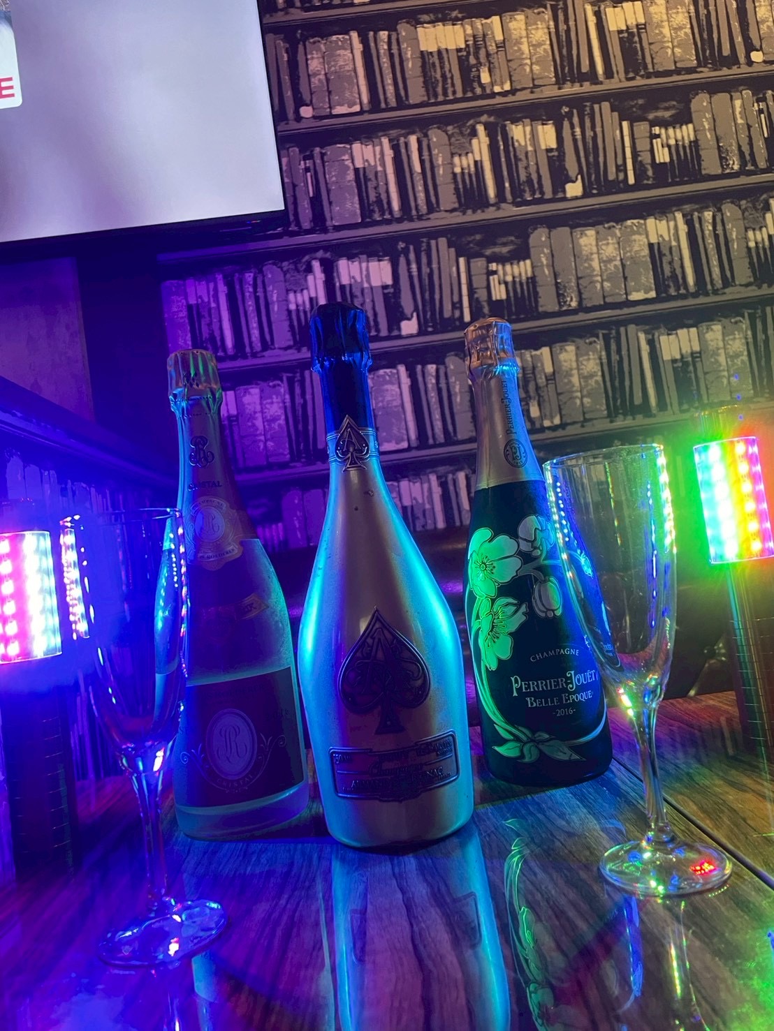飲み放題+
充実アミューズメント