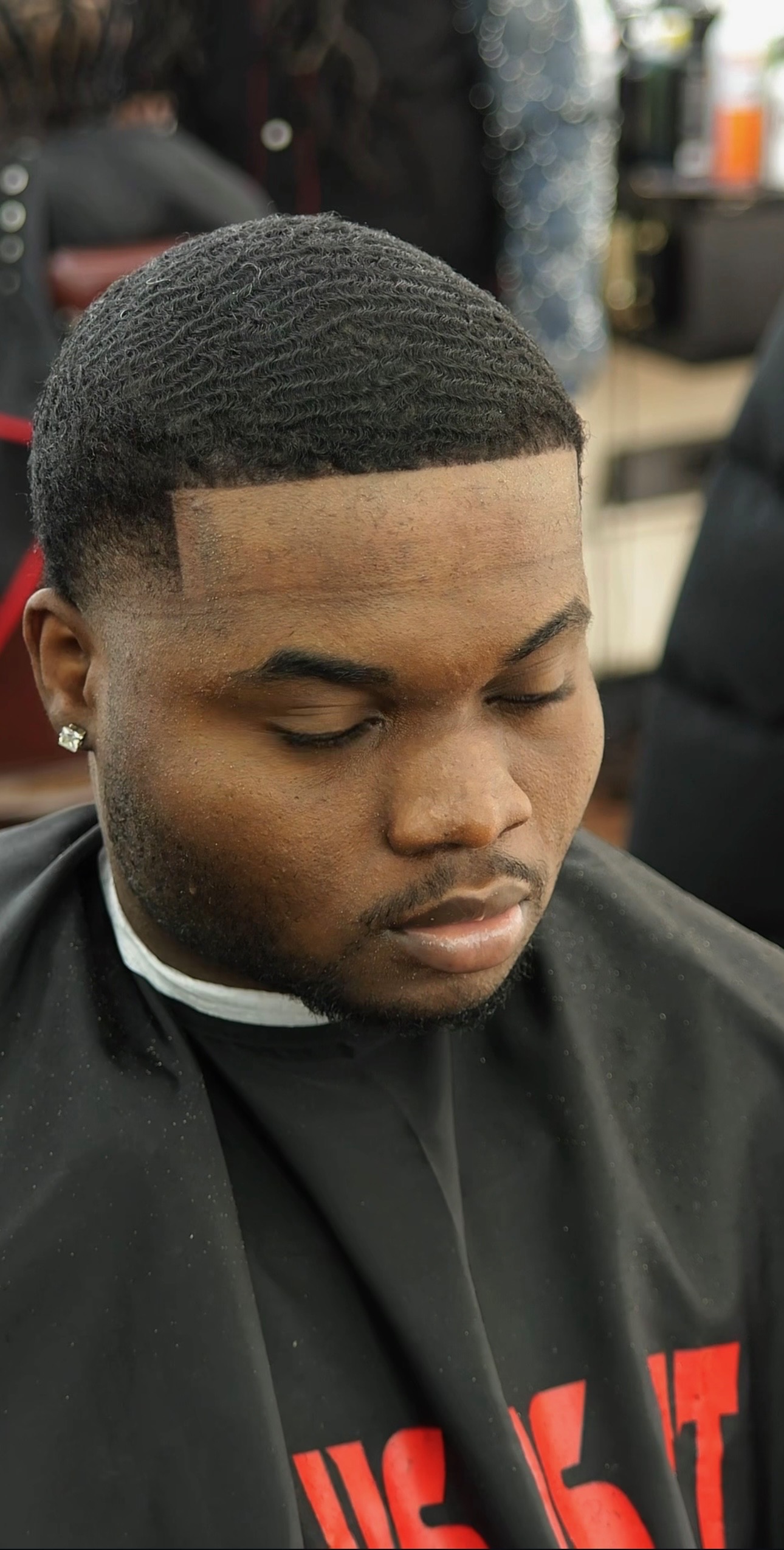 Fresh wave cut with a defined edge-up