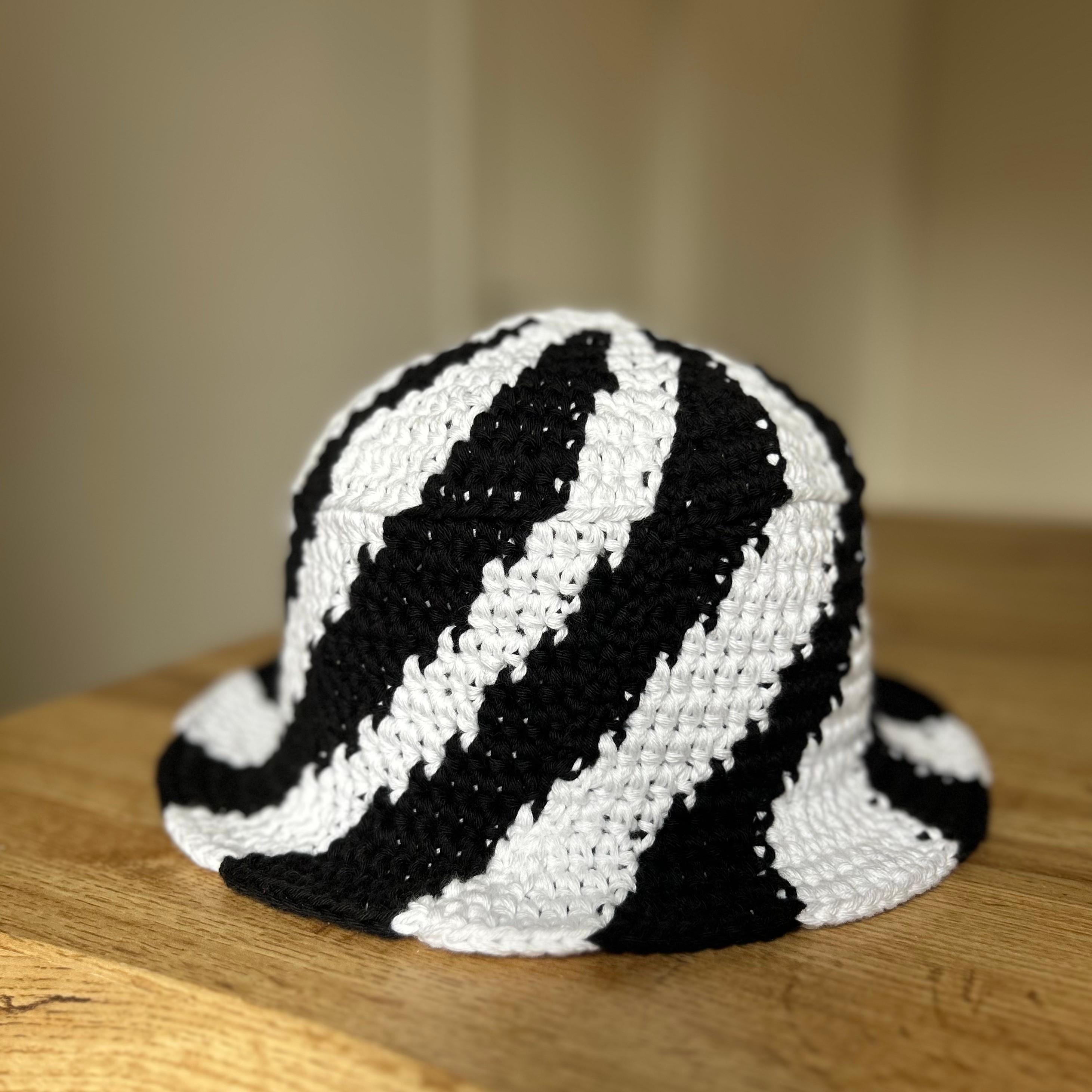 Spiral B&W Bucket Hat thumbnail 3