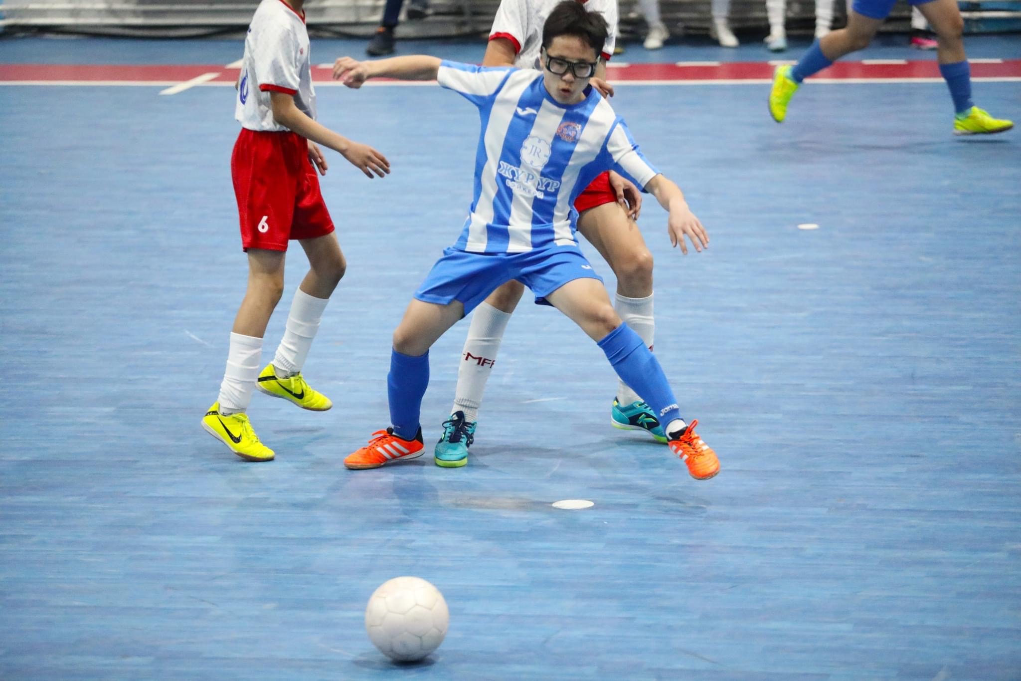 Erkhembold in defensive stance
