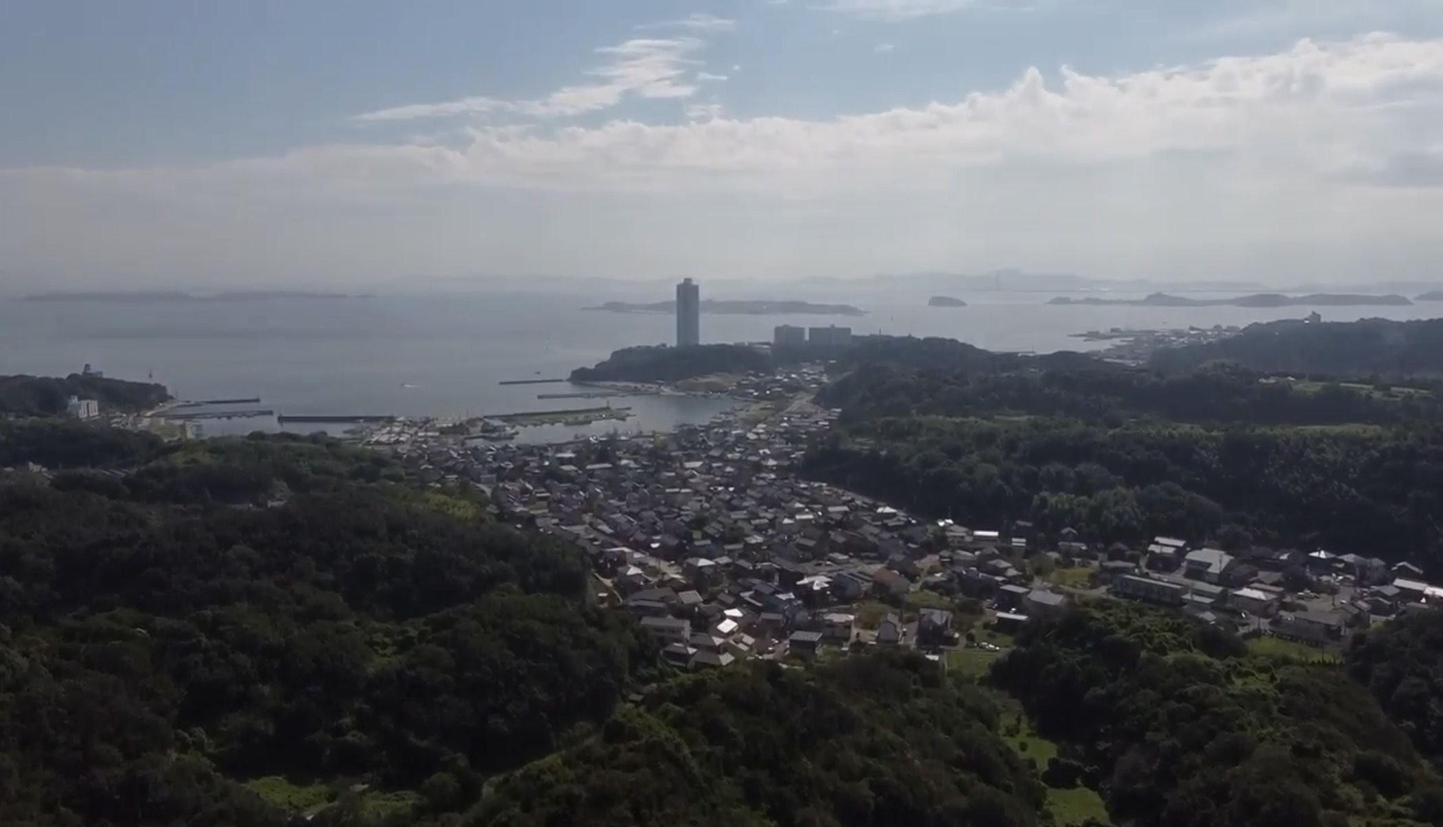 南知多の海岸線と町並みの空撮風景