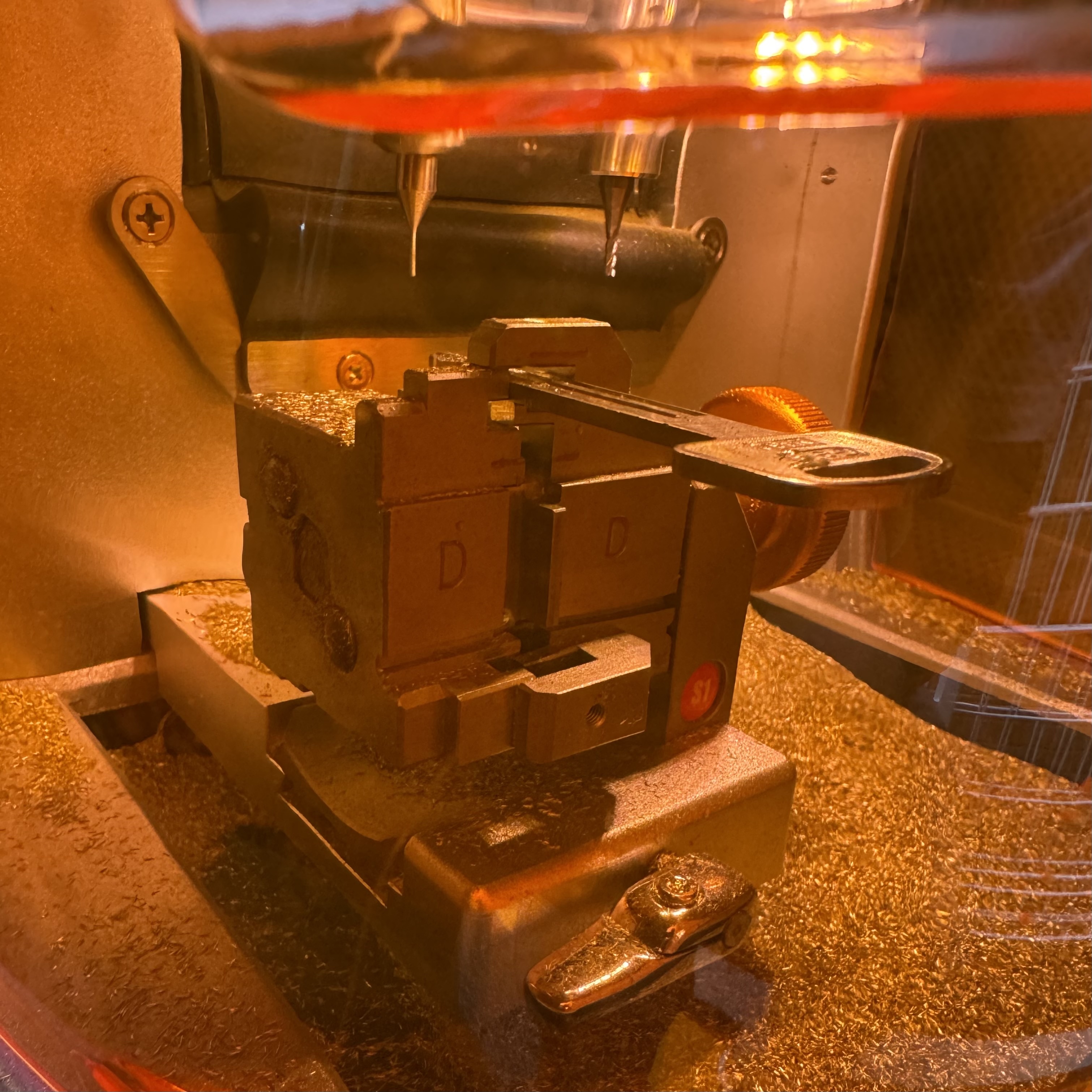 鍵作製機での作業