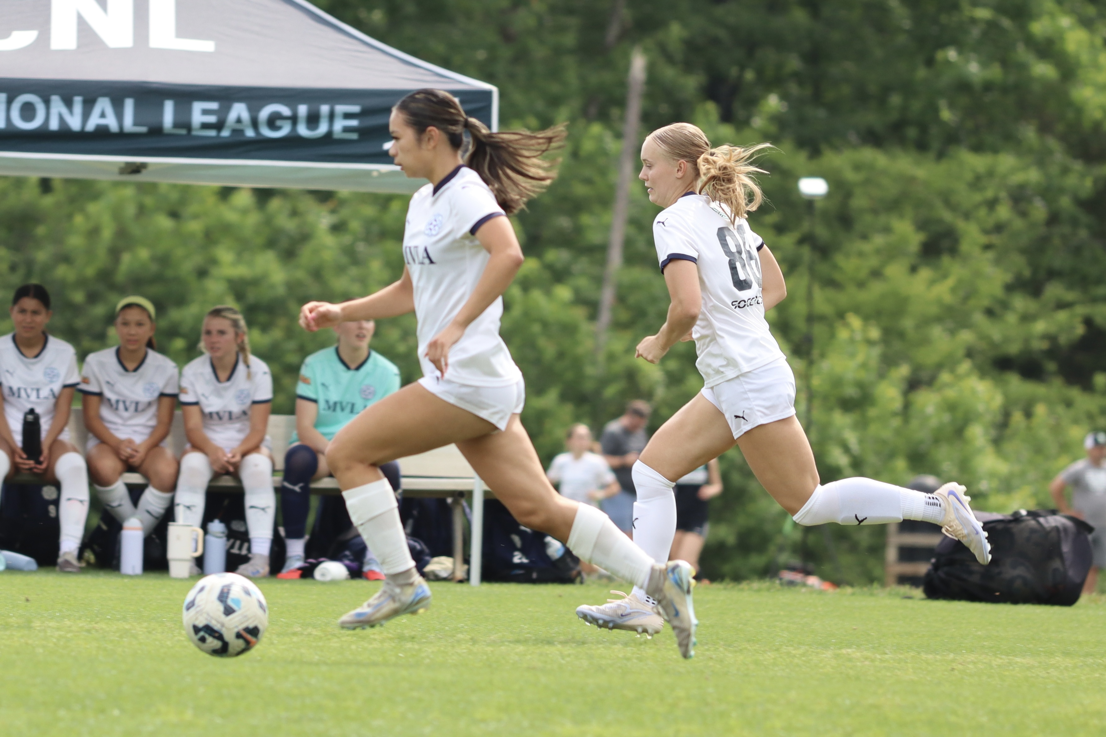 Players chasing the ball