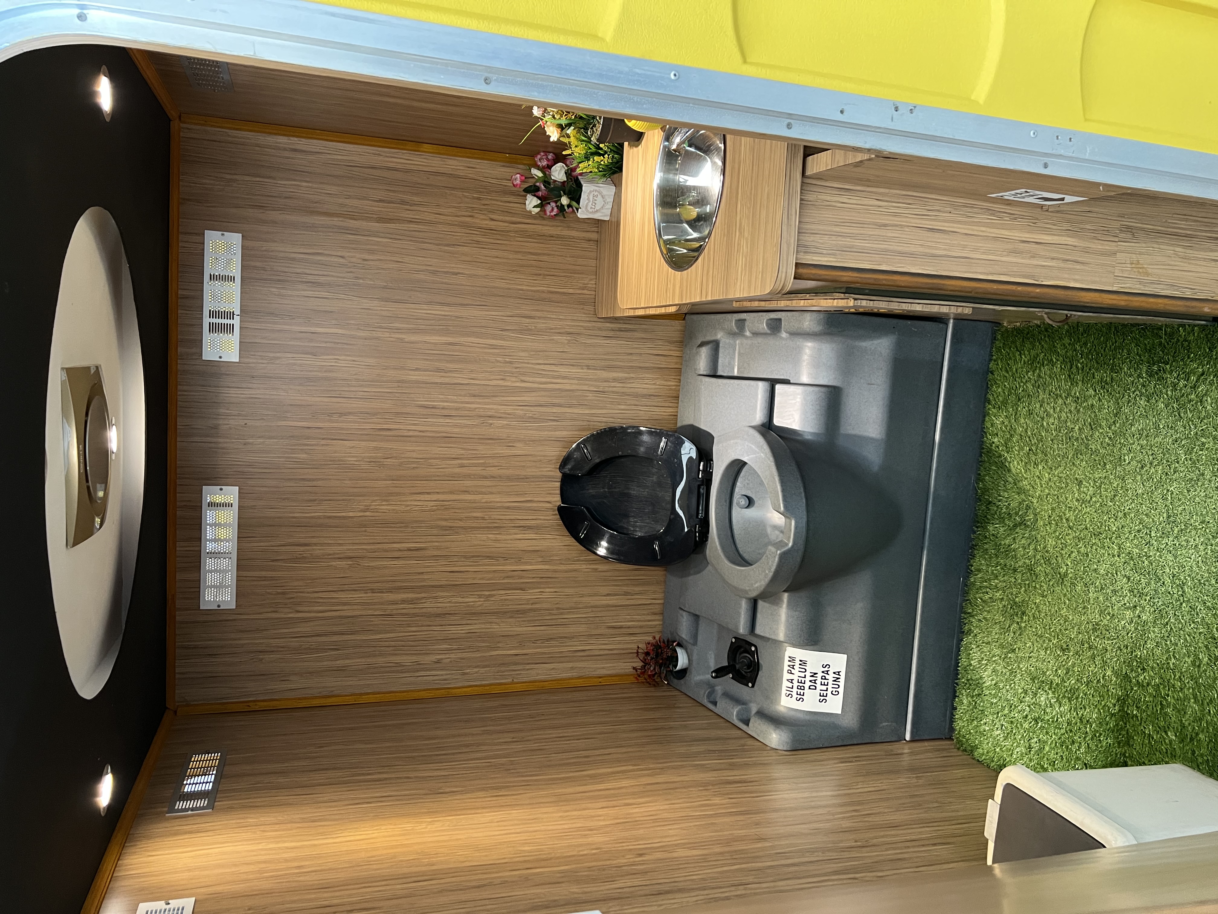 Boudoir VIP portable toilet