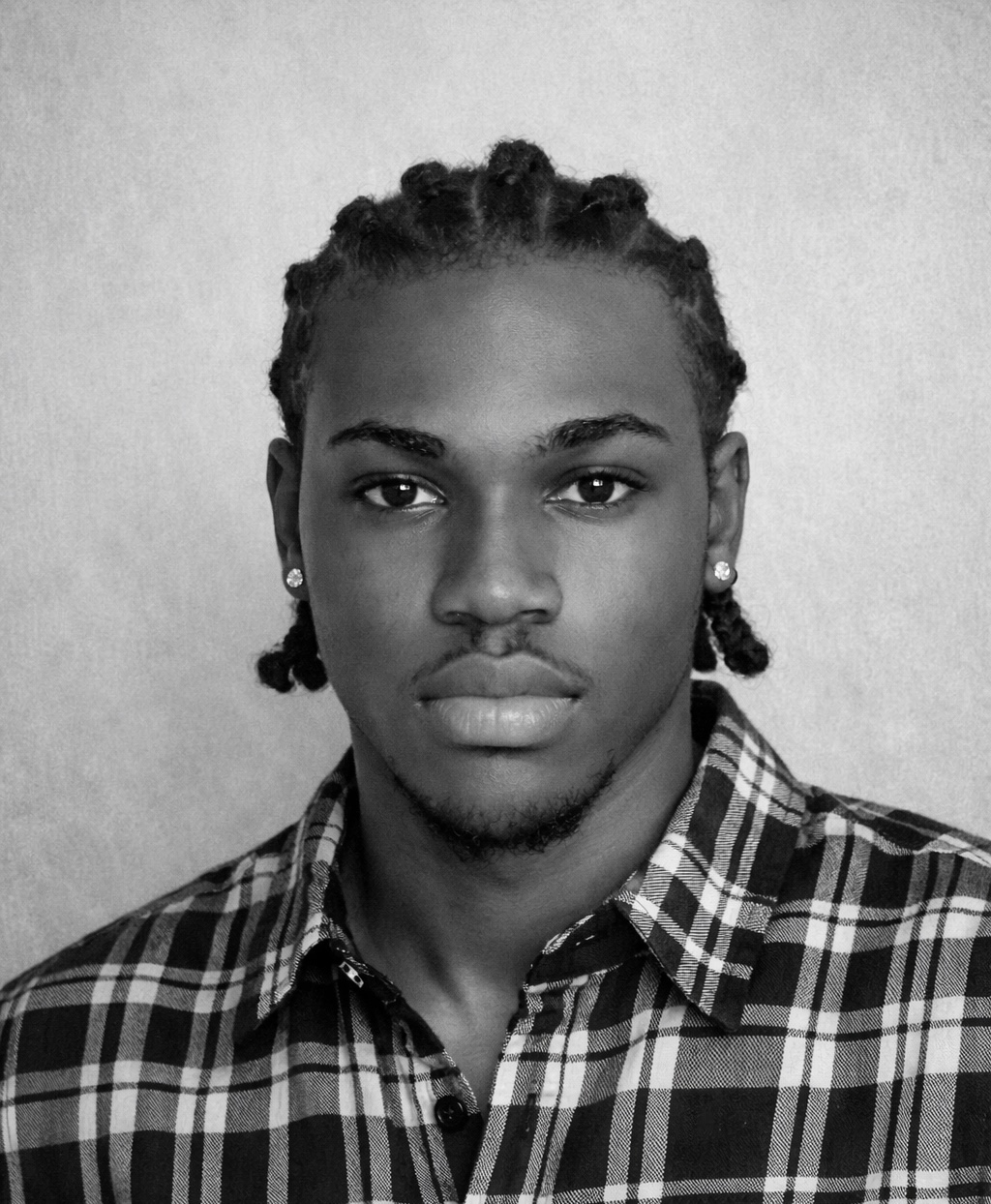 Close black and white portrait of Nueldrick