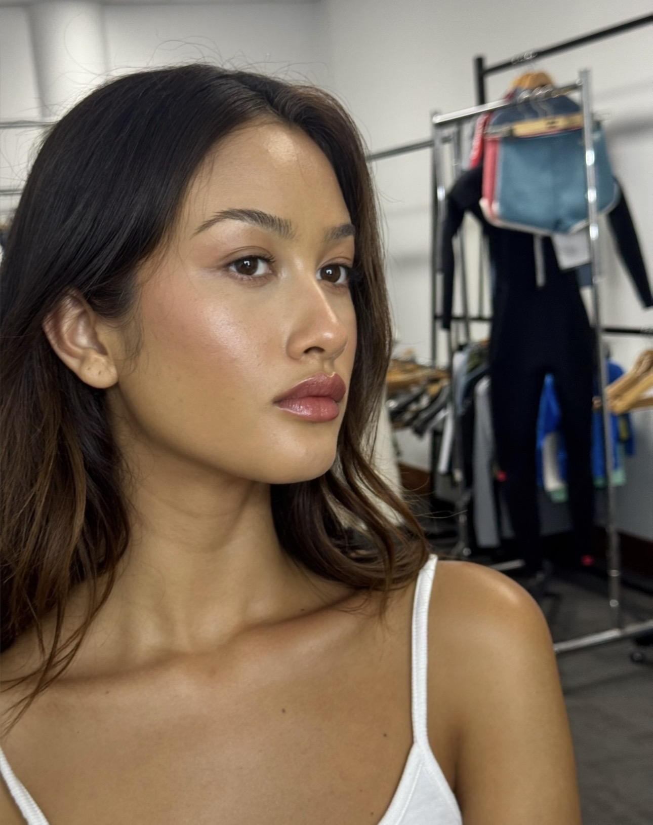Natural bronzed makeup