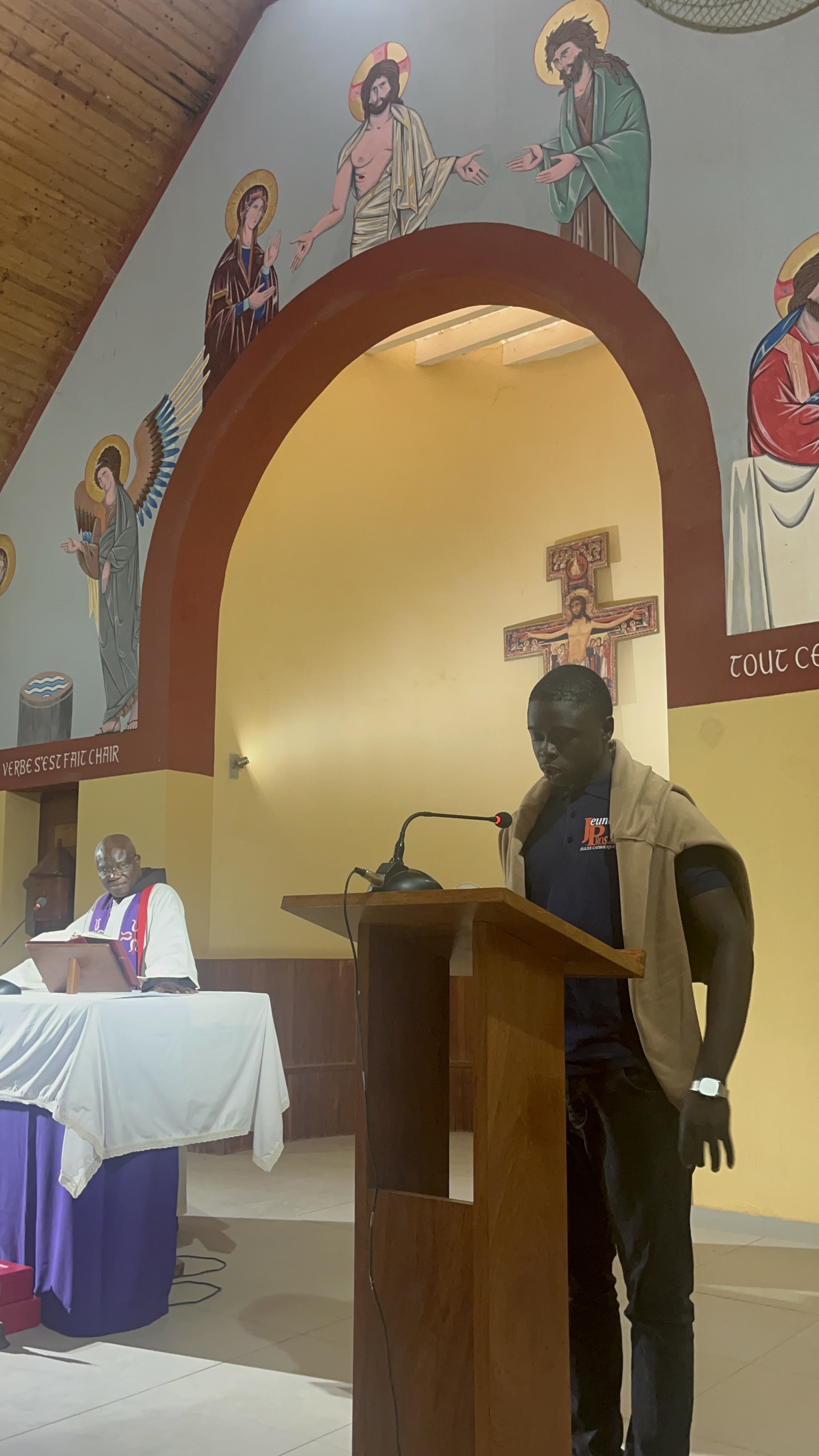 Lecture à l'église