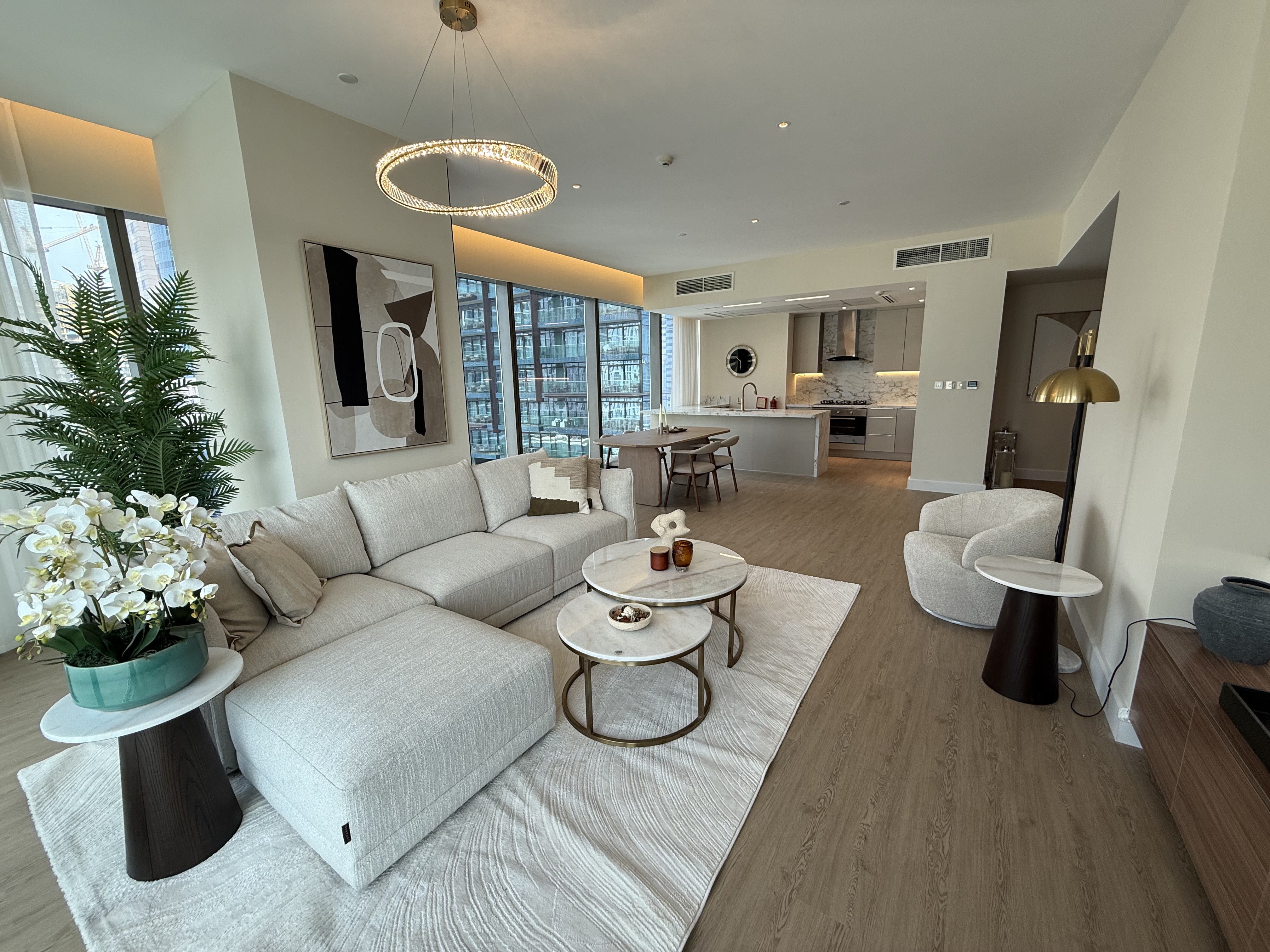Luxury Living & Kitchen