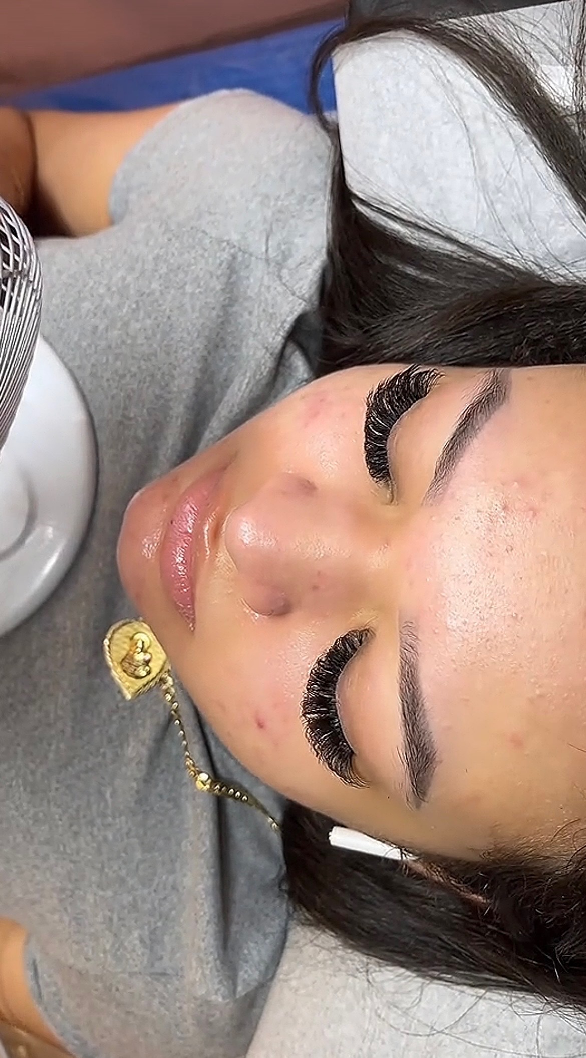 Volume lashes - dramatic full lash extensions