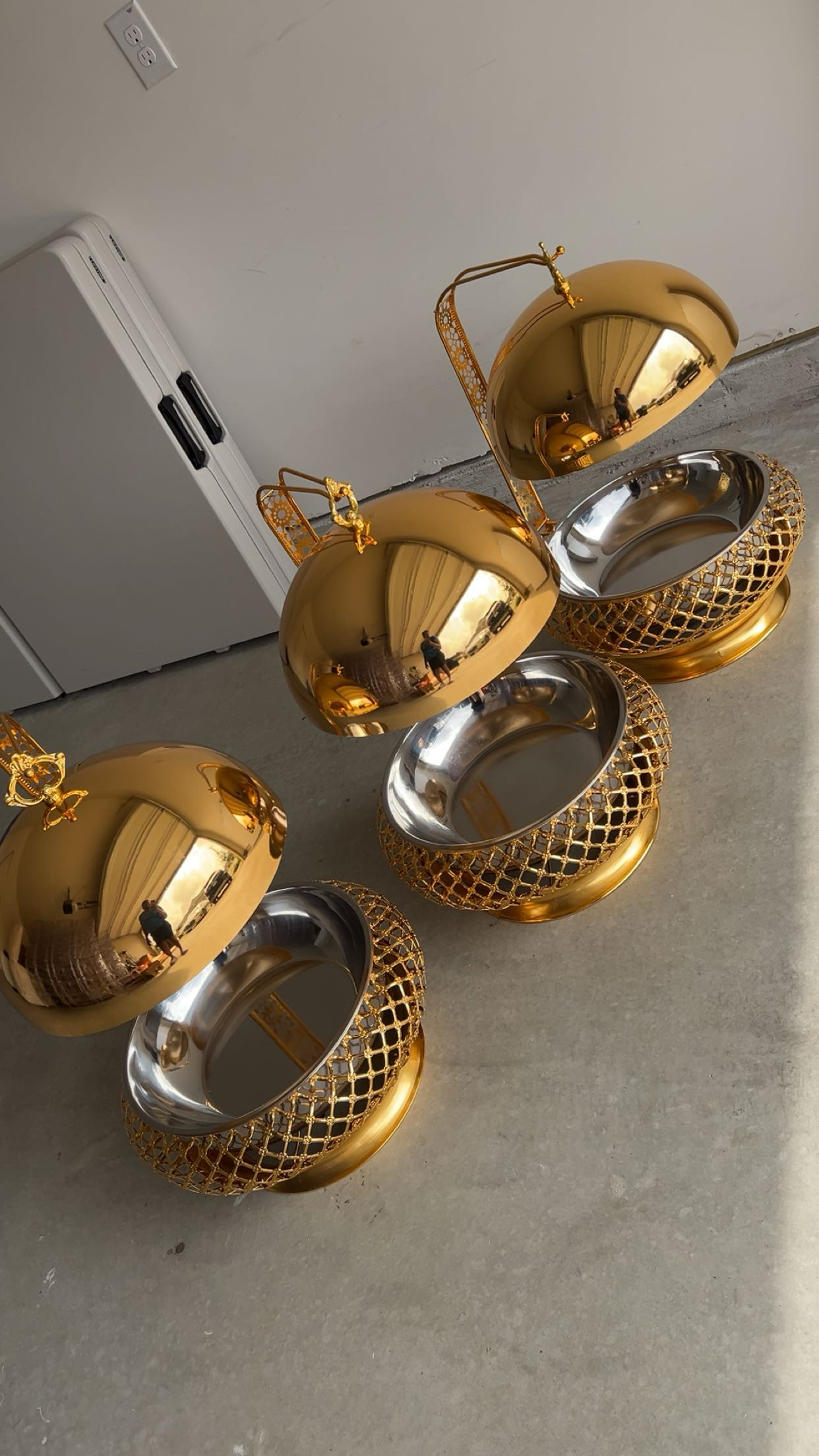 Gold chafing dishes with open lids