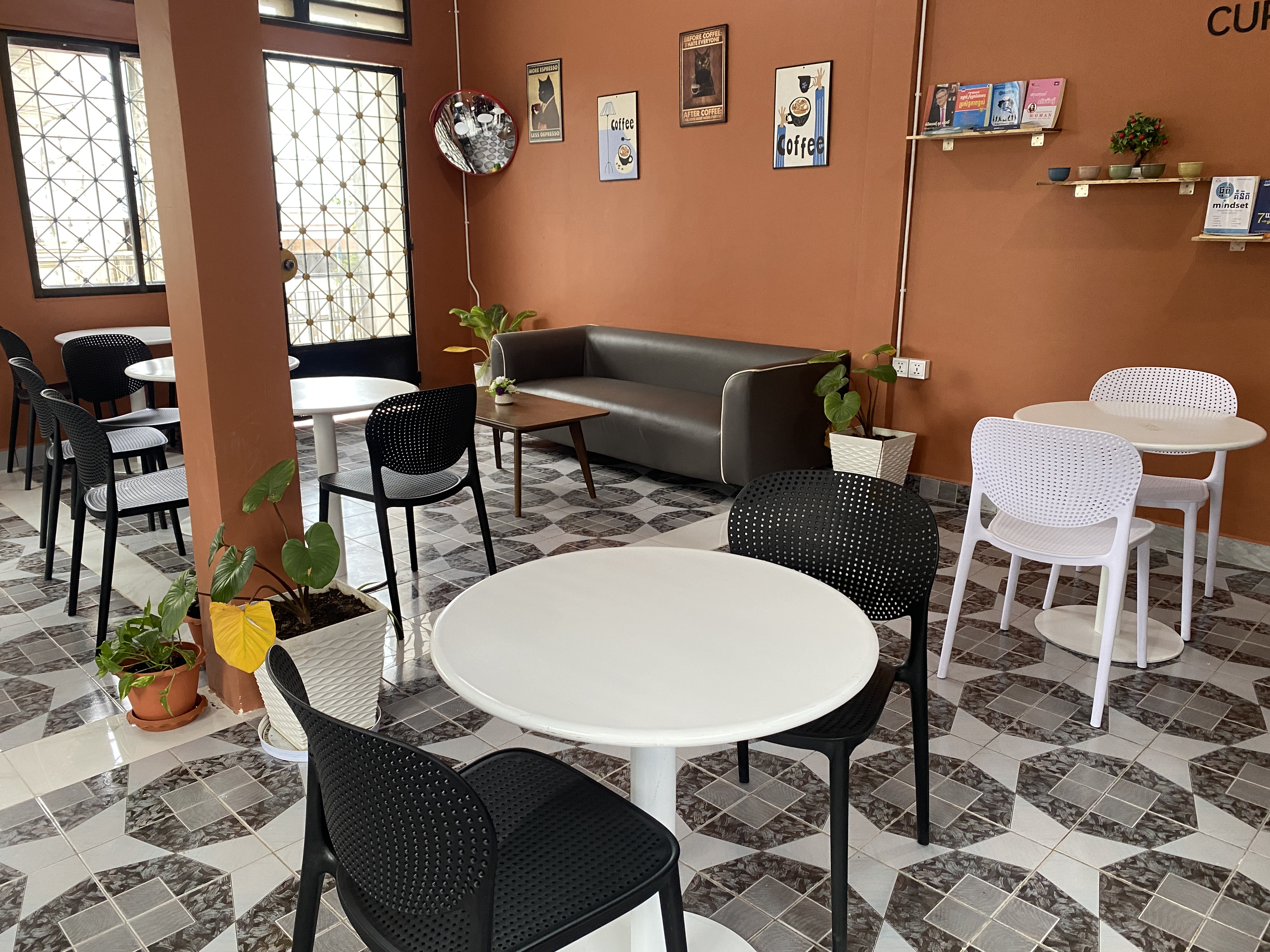 Lao Tue Coffee cosy seating area