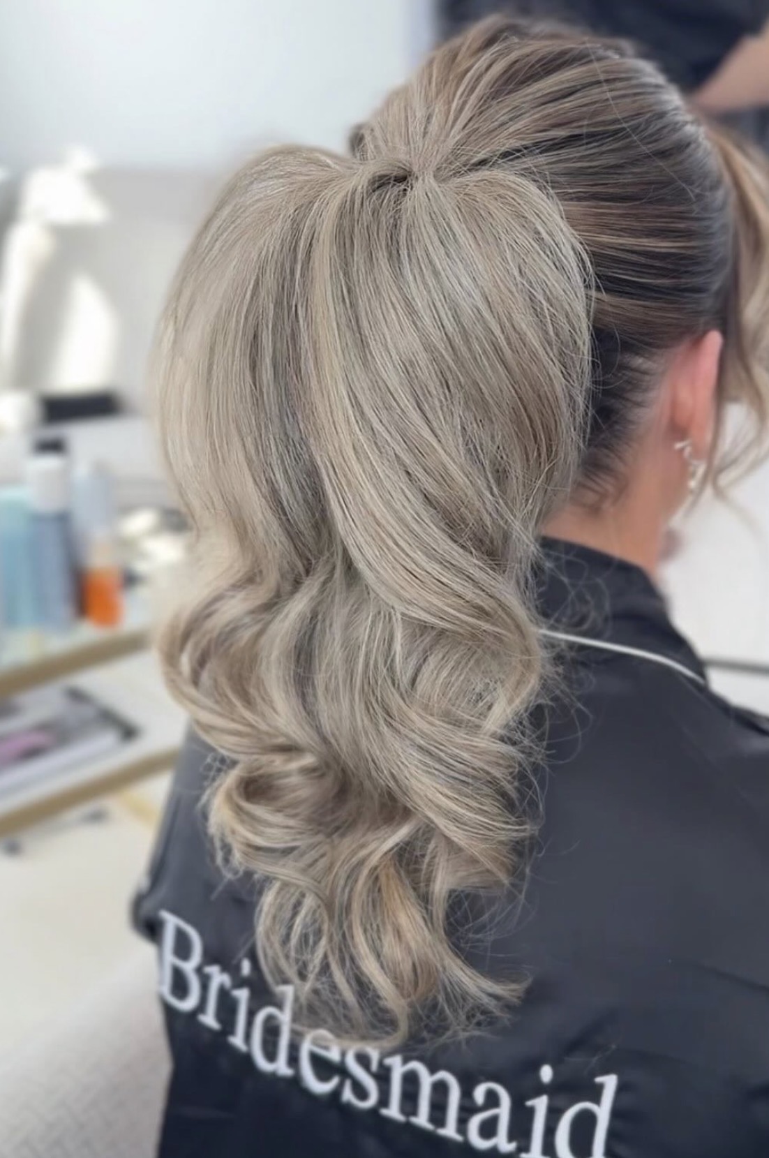 Bridesmaid with a voluminous waved ponytail