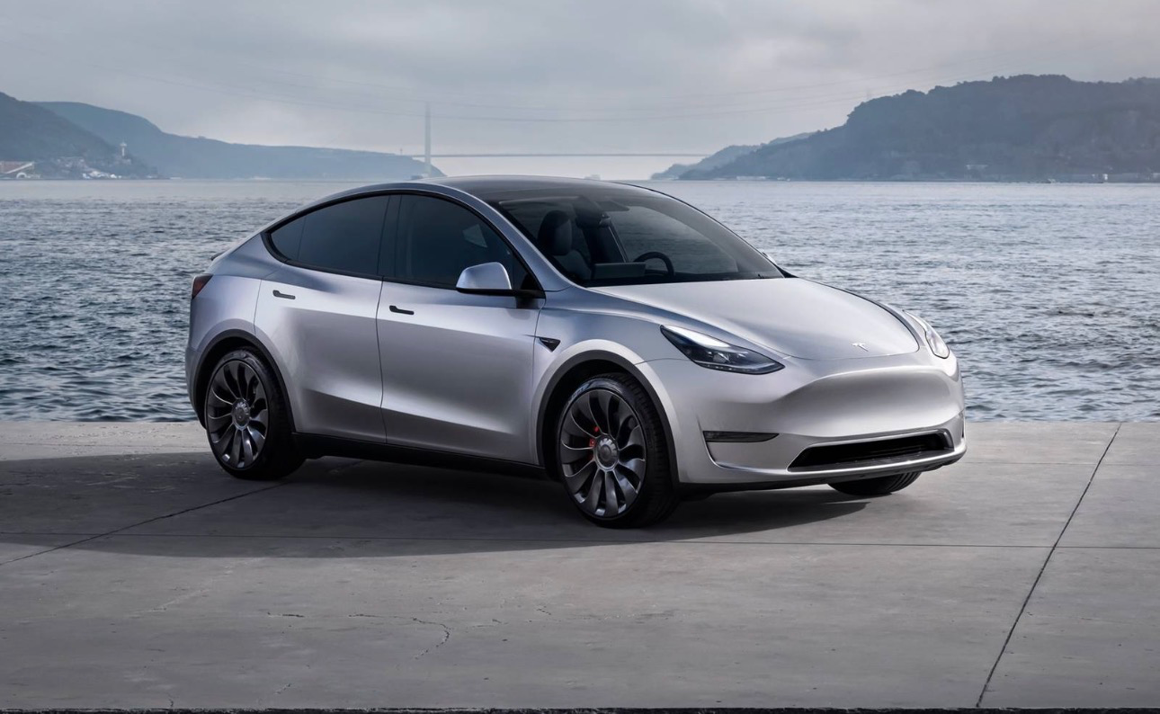 Tesla Model Y 2024 – Long Range Electric SUV
