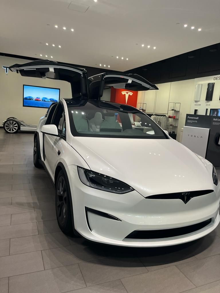 Tesla Model X 2021