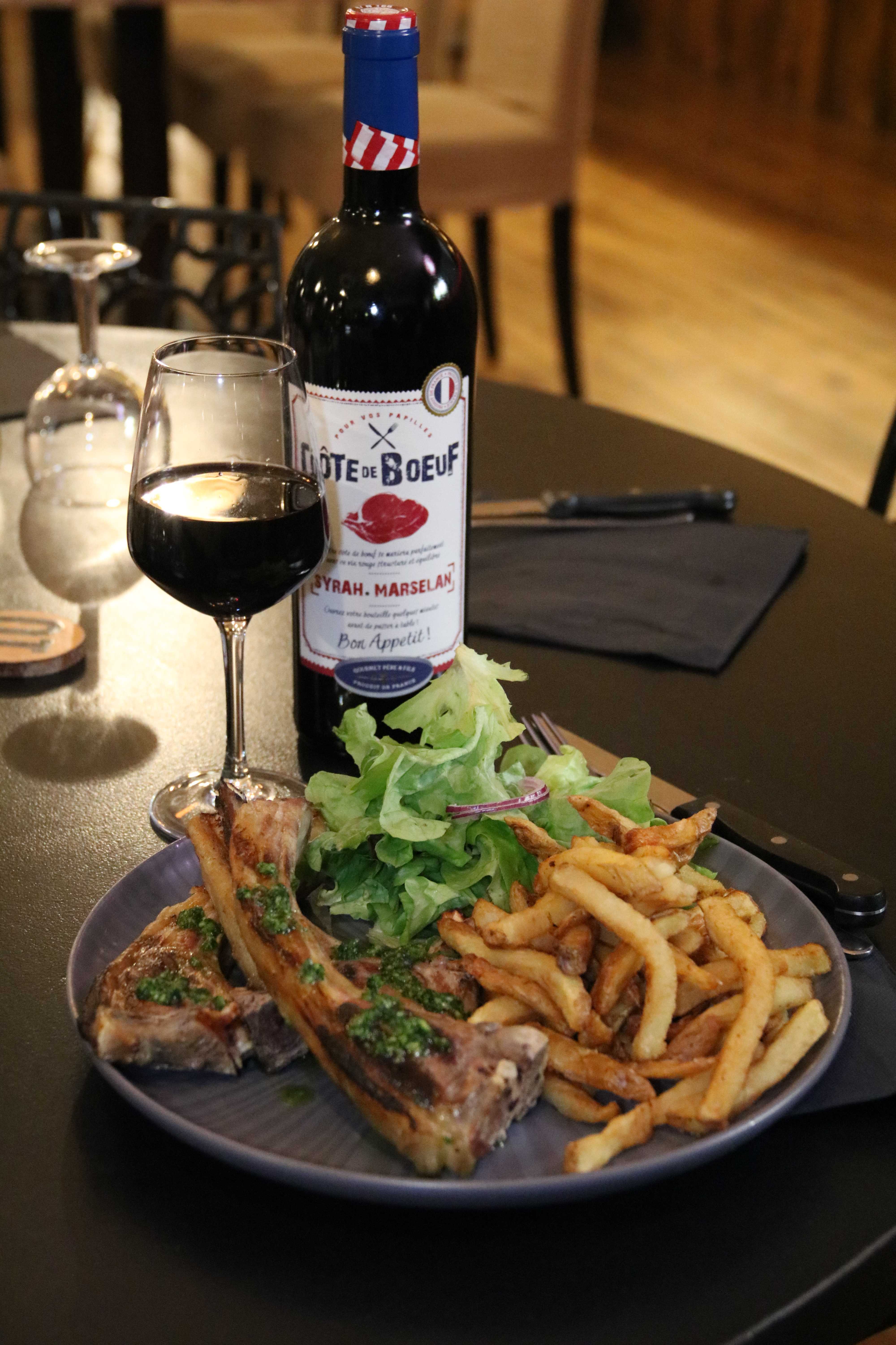 Côte de bœuf et vin