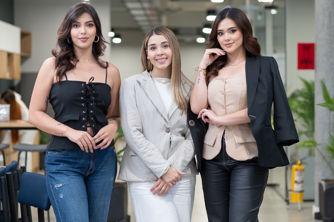 Equipo de vigilancia y defensa de marca.