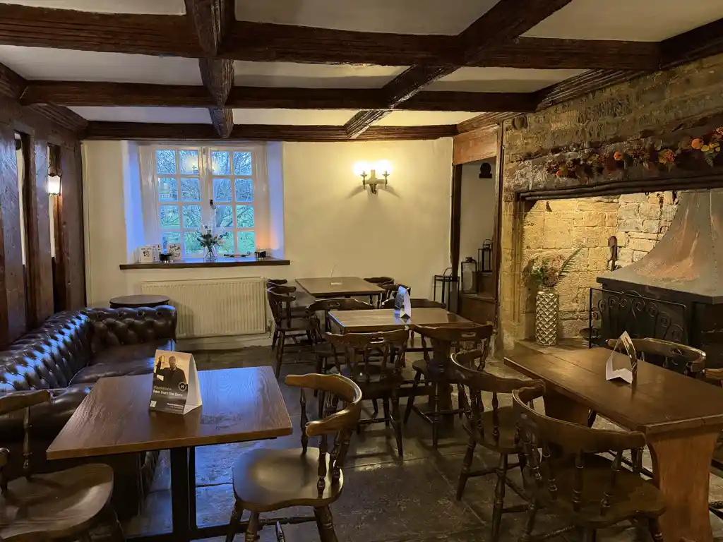 Dining room with fireplace - variation 1