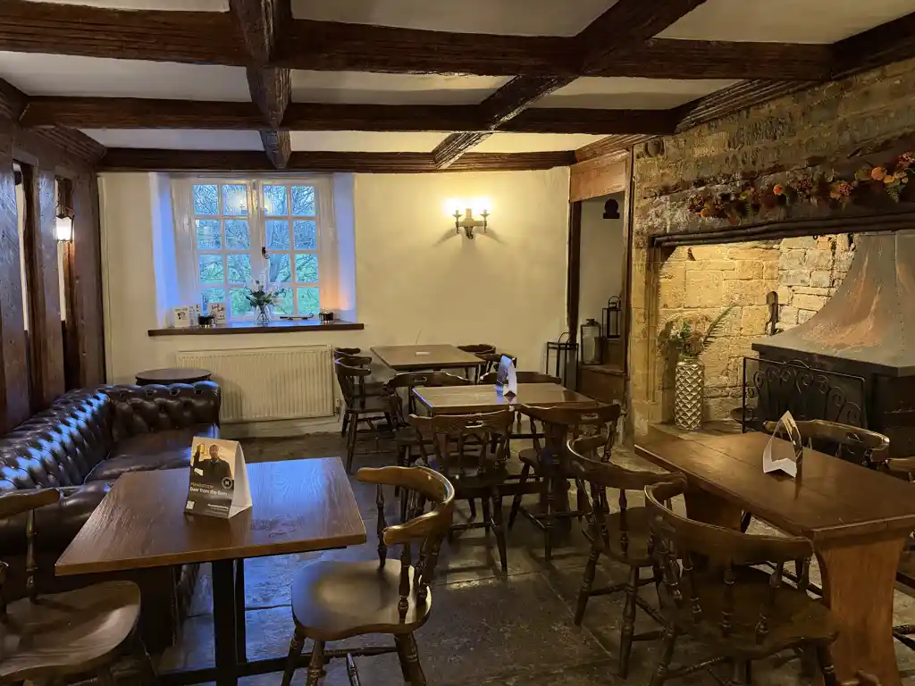 Dining room with fireplace - variation 3