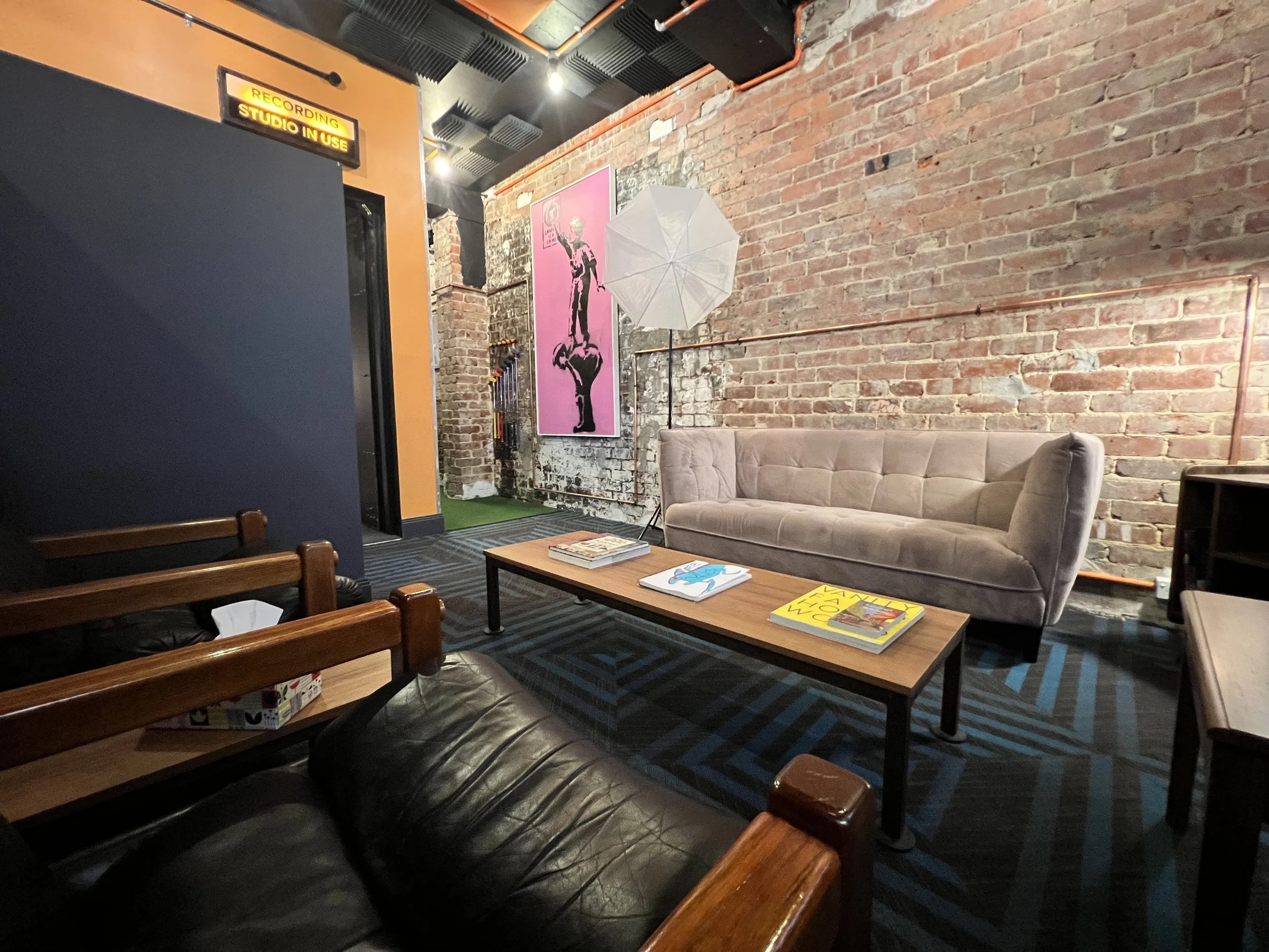 THE LOUNGE