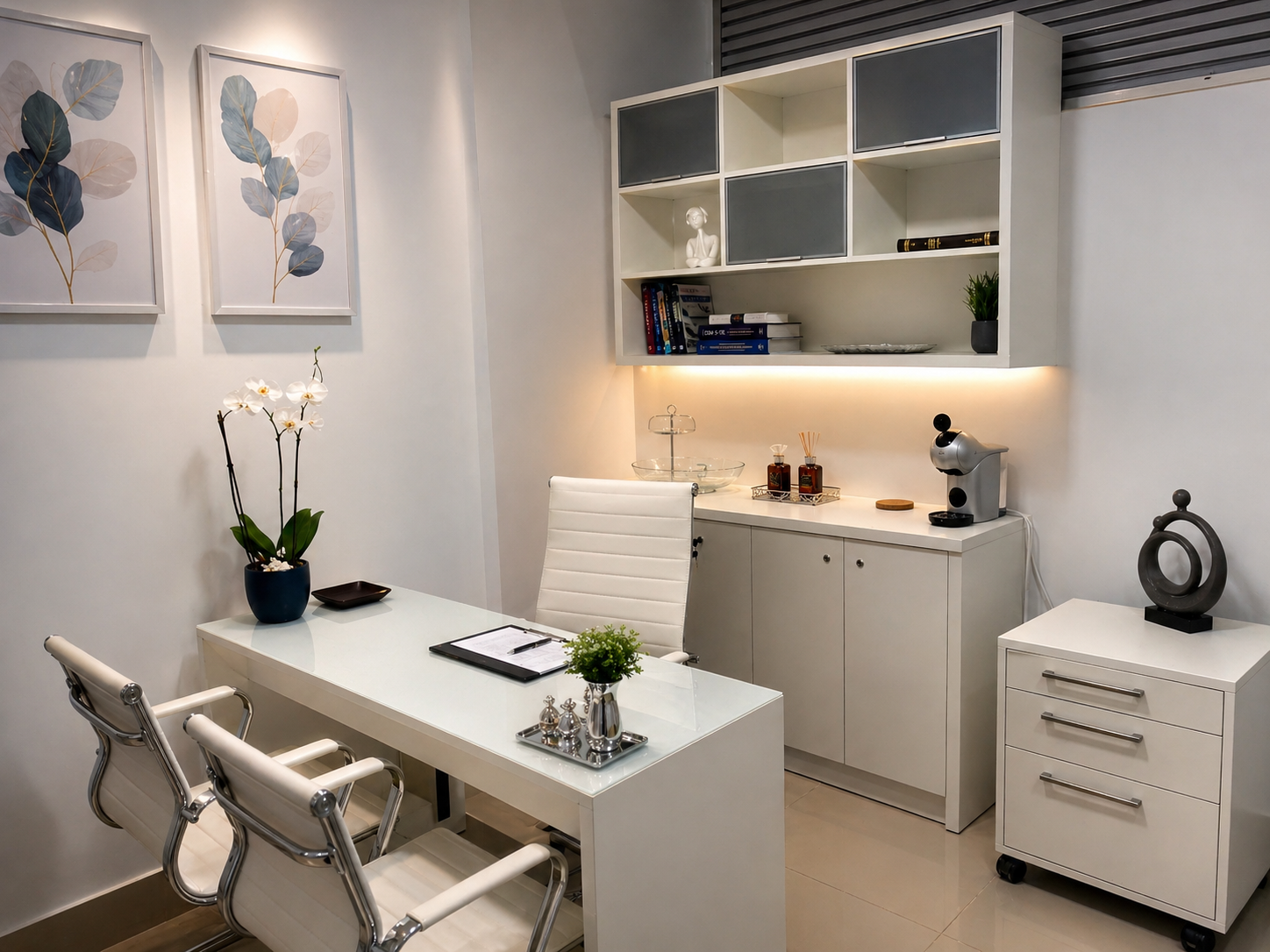 Consultório moderno com decoração elegante e organizada
