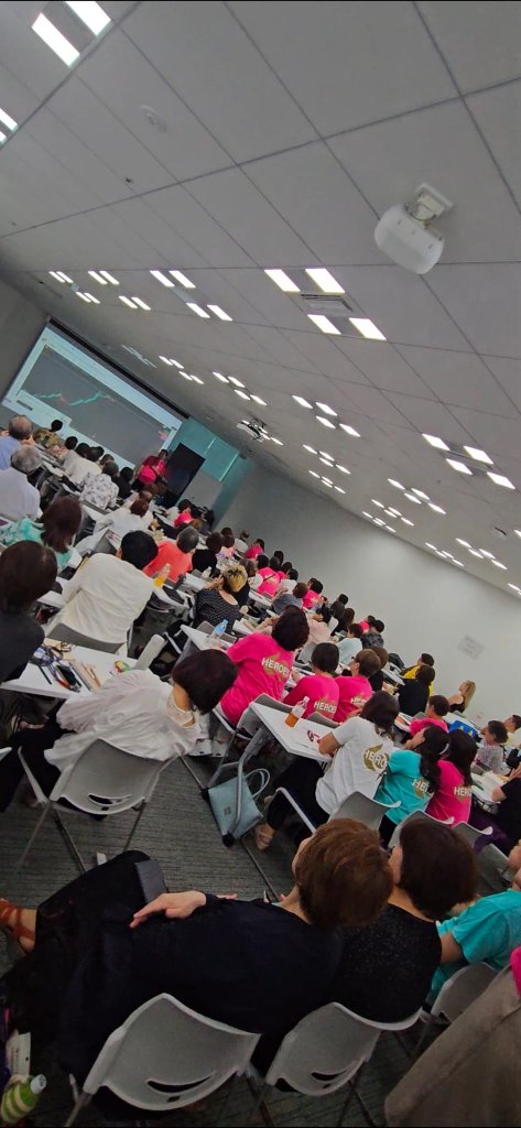 Large audience at the Japan live trading seminar
