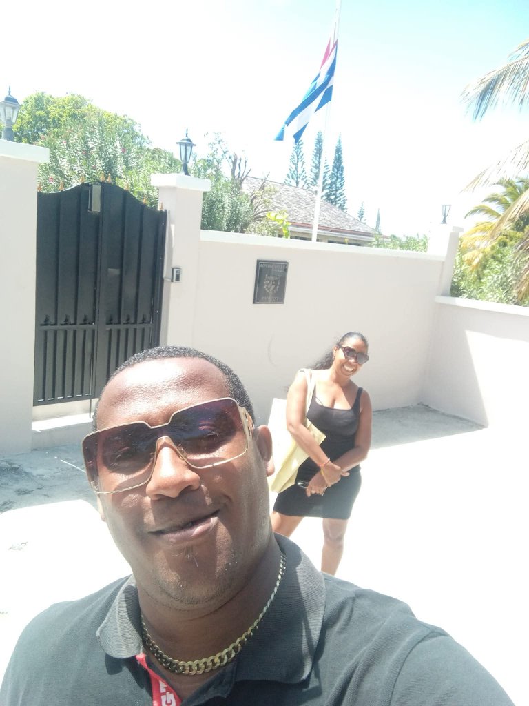 DJ JOHNX y Merlys en la Embajada de Cuba en Antigua