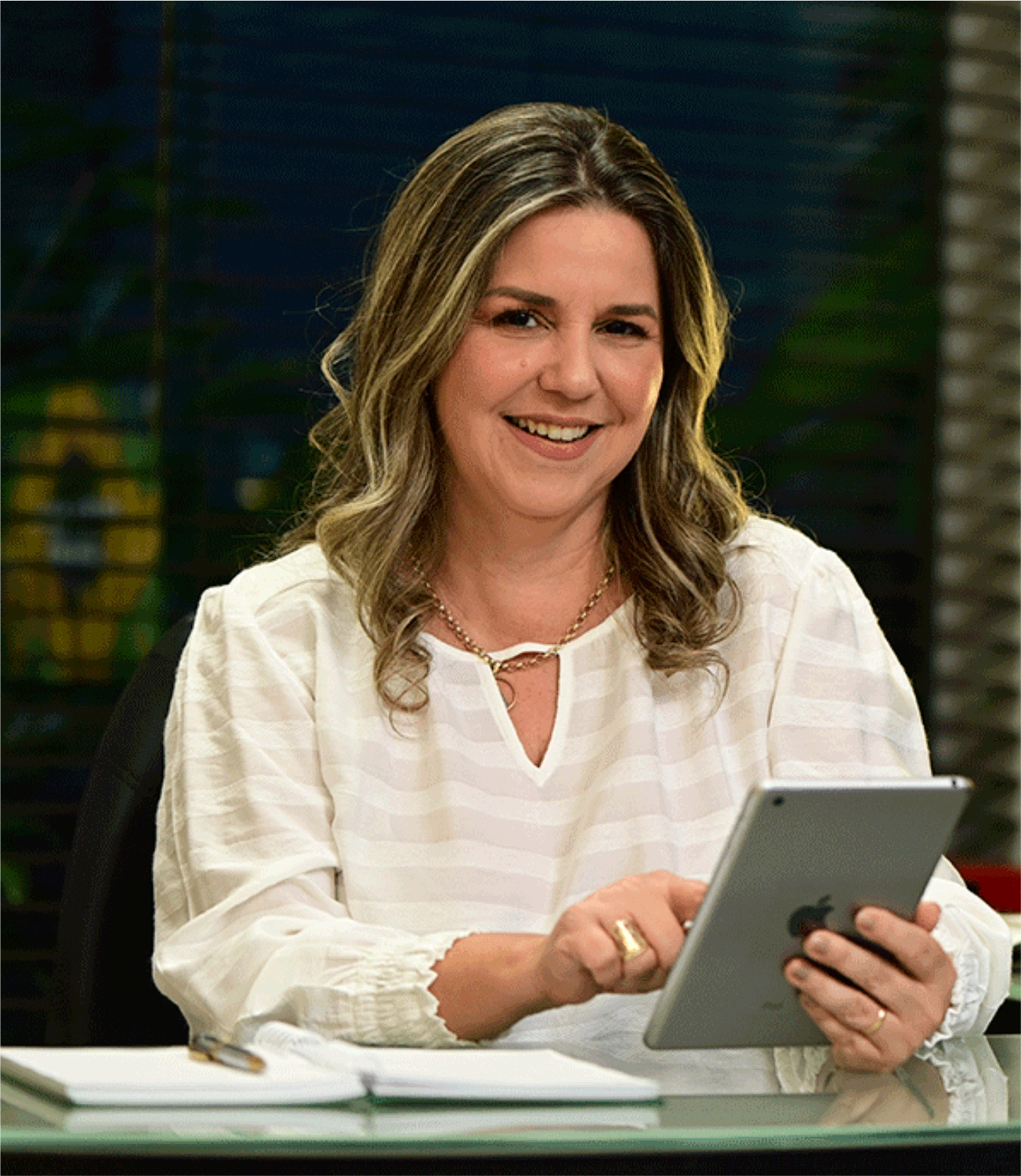 Juliana Aranda no escritório