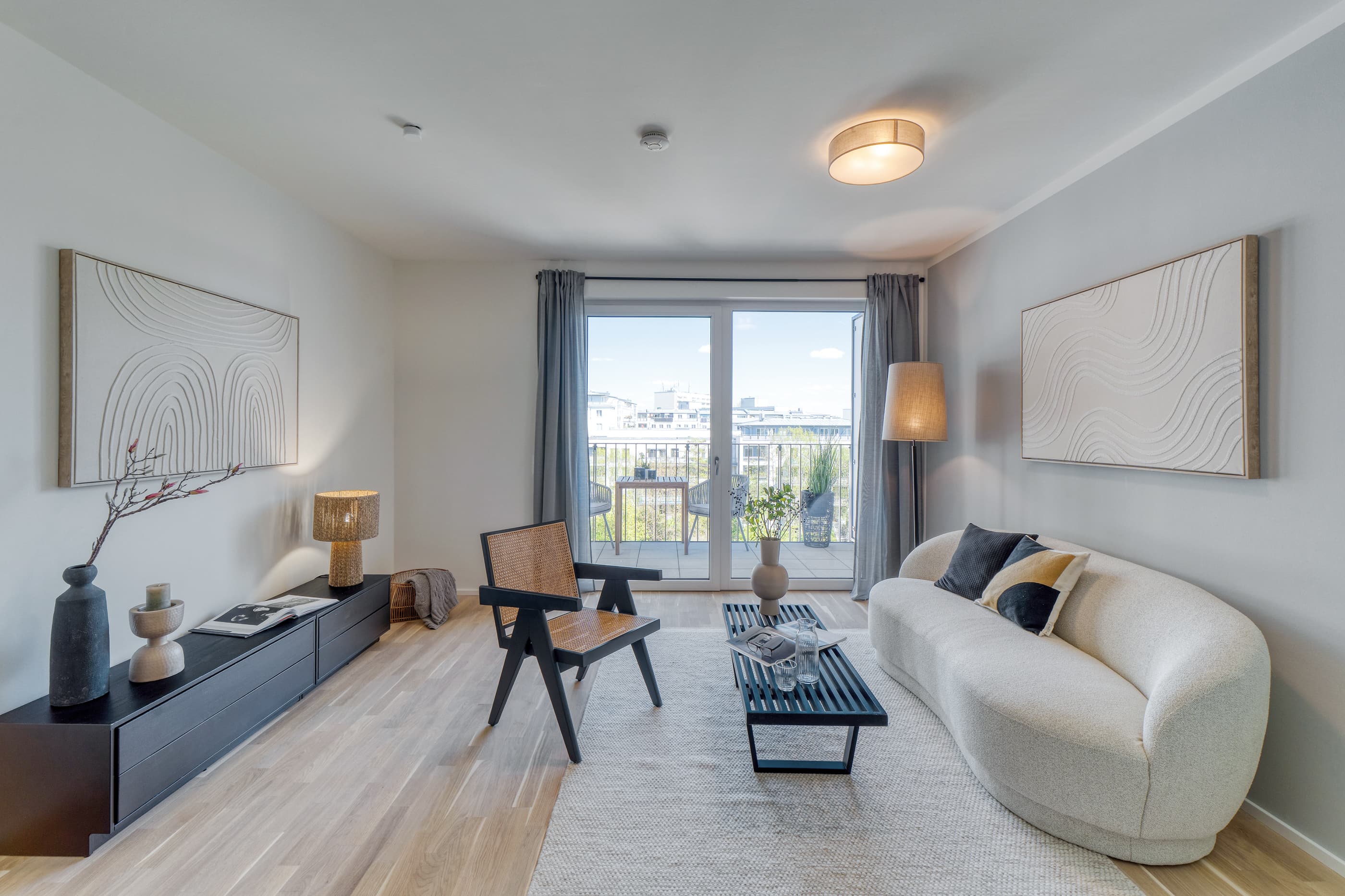Elegantes Wohnzimmer mit Designermoebeln