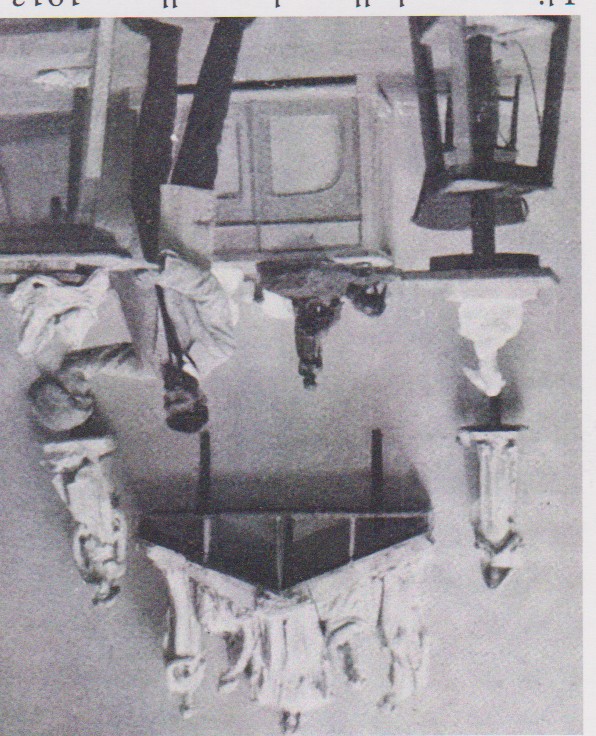 Josep Llimona al taller cap al 1913 entre figures religioses