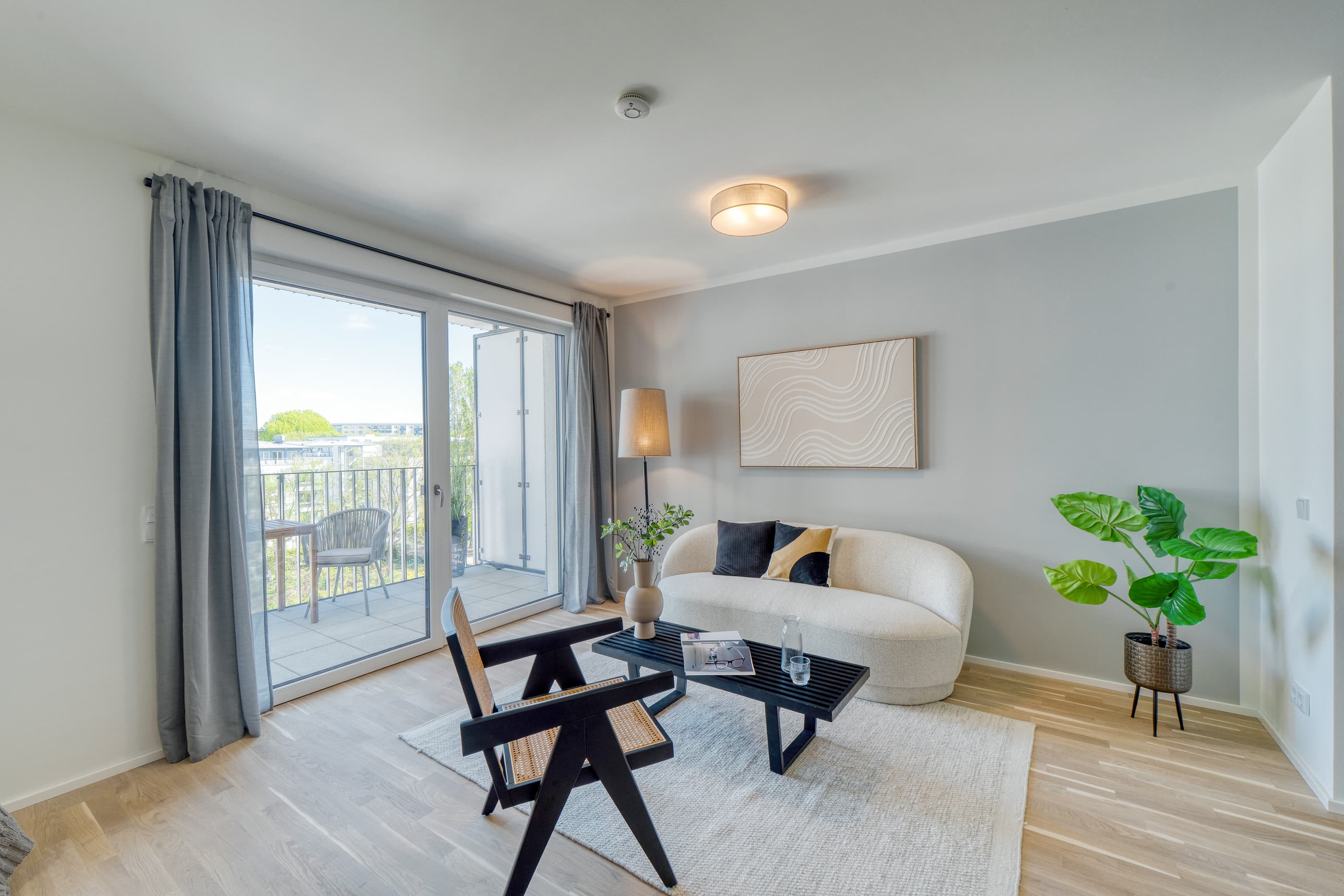 Wohnzimmer mit Balkonaussicht
