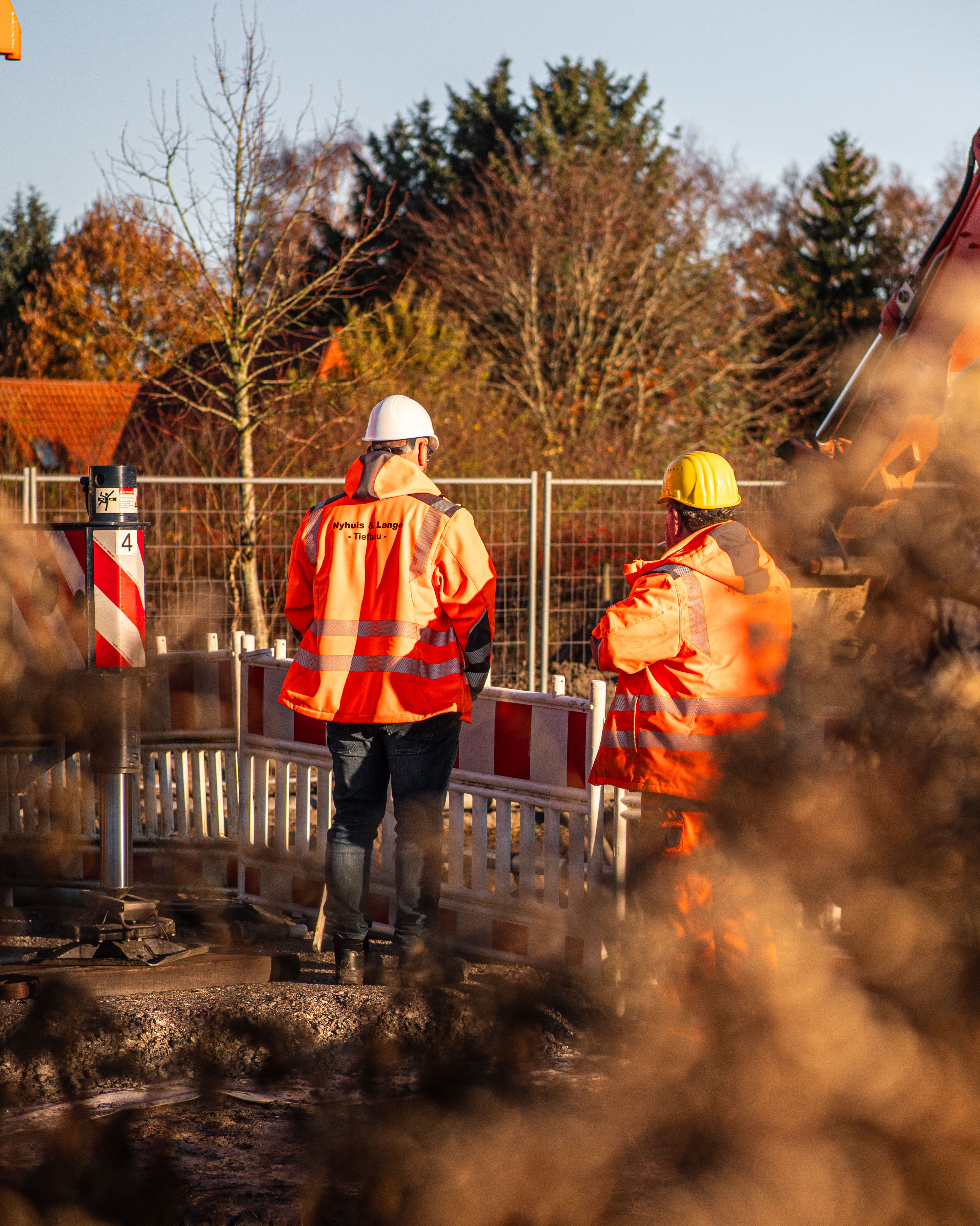 NYLA Team auf der Baustelle in Warnwesten