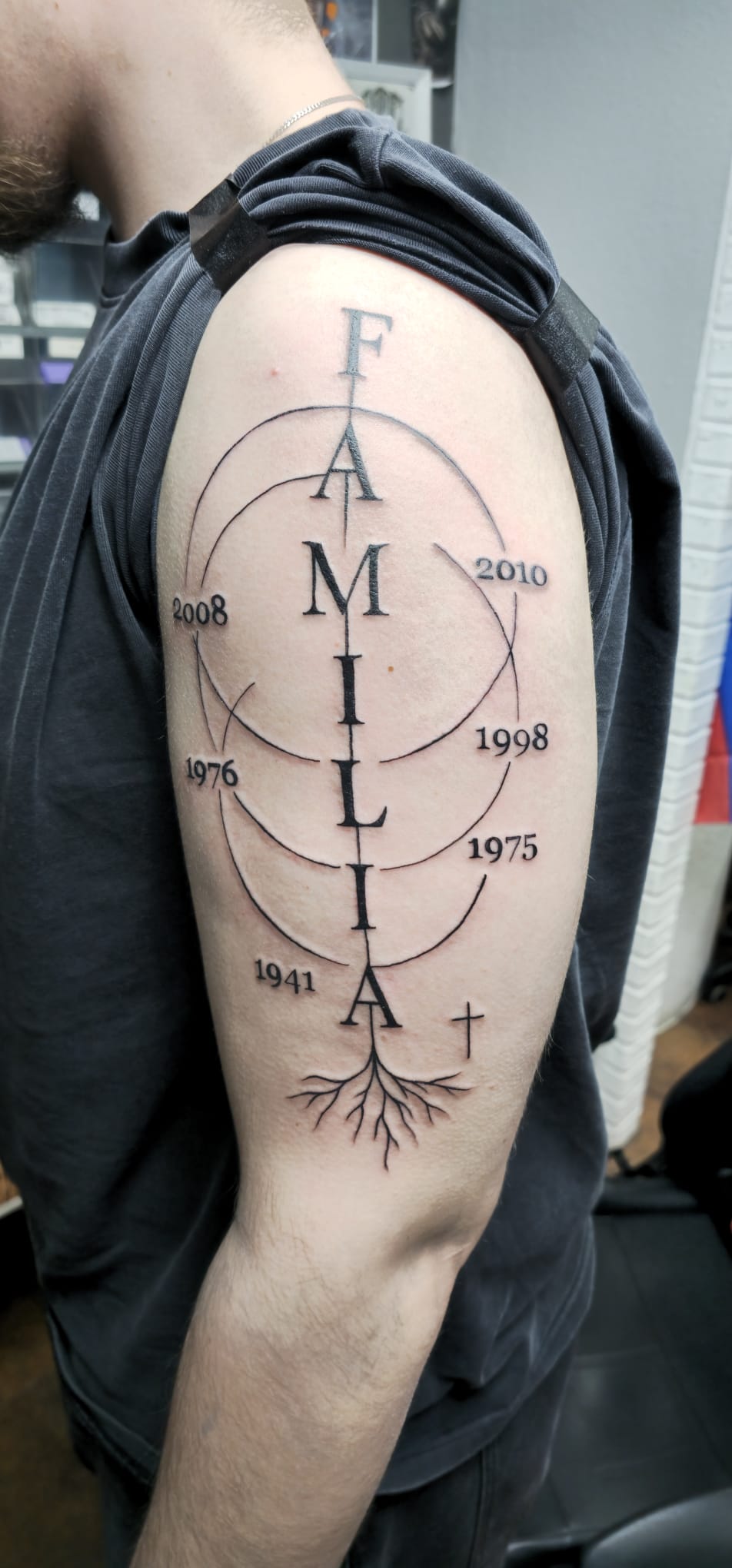 Lettering Tattoo - FAMILIA Stammbaum