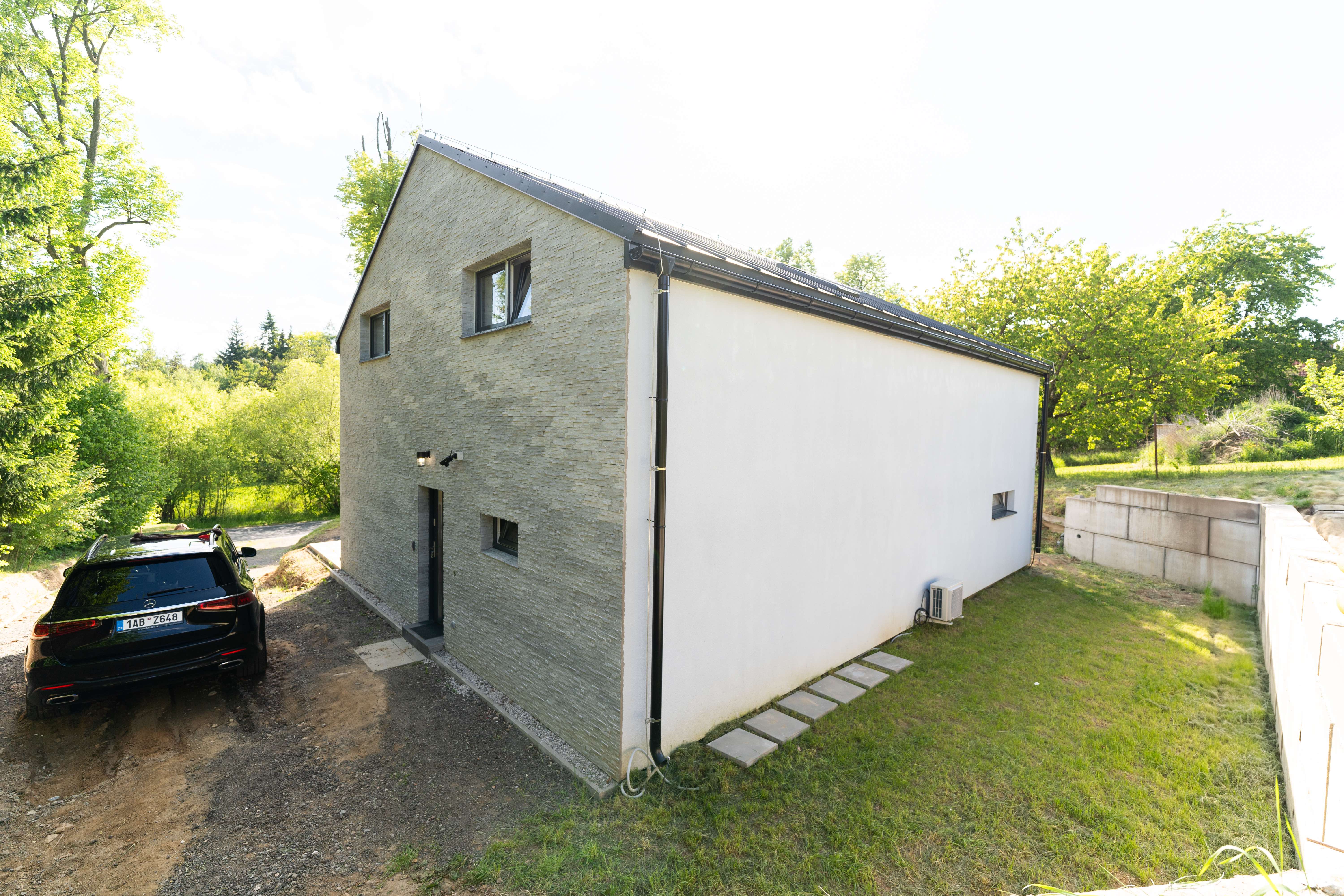 Rear view with parking