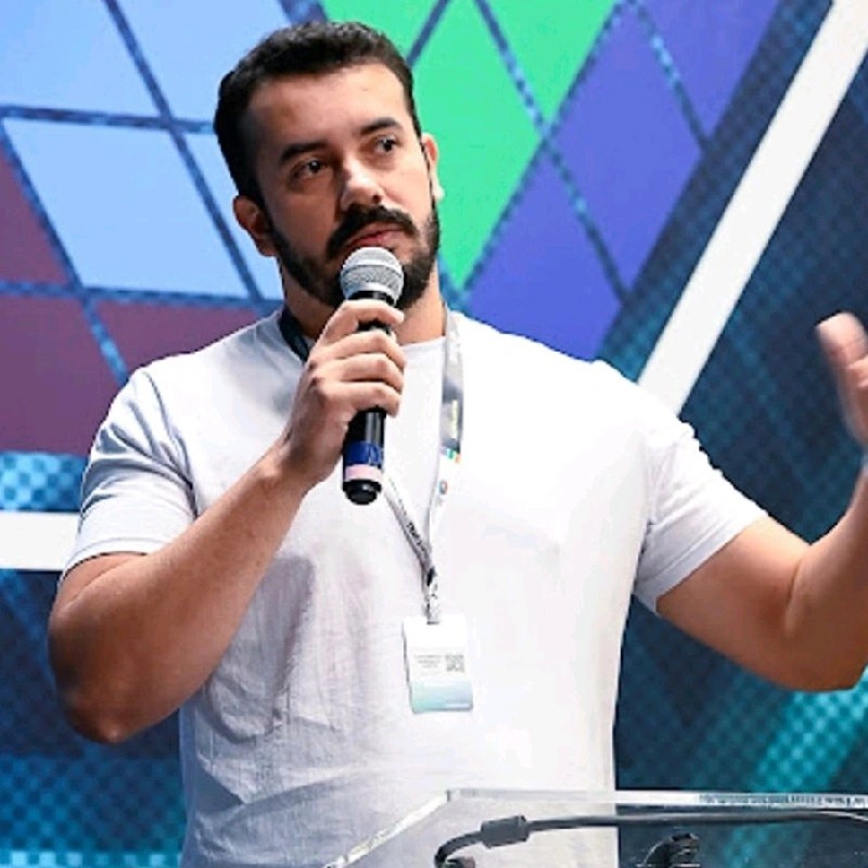 Luis De Llamas