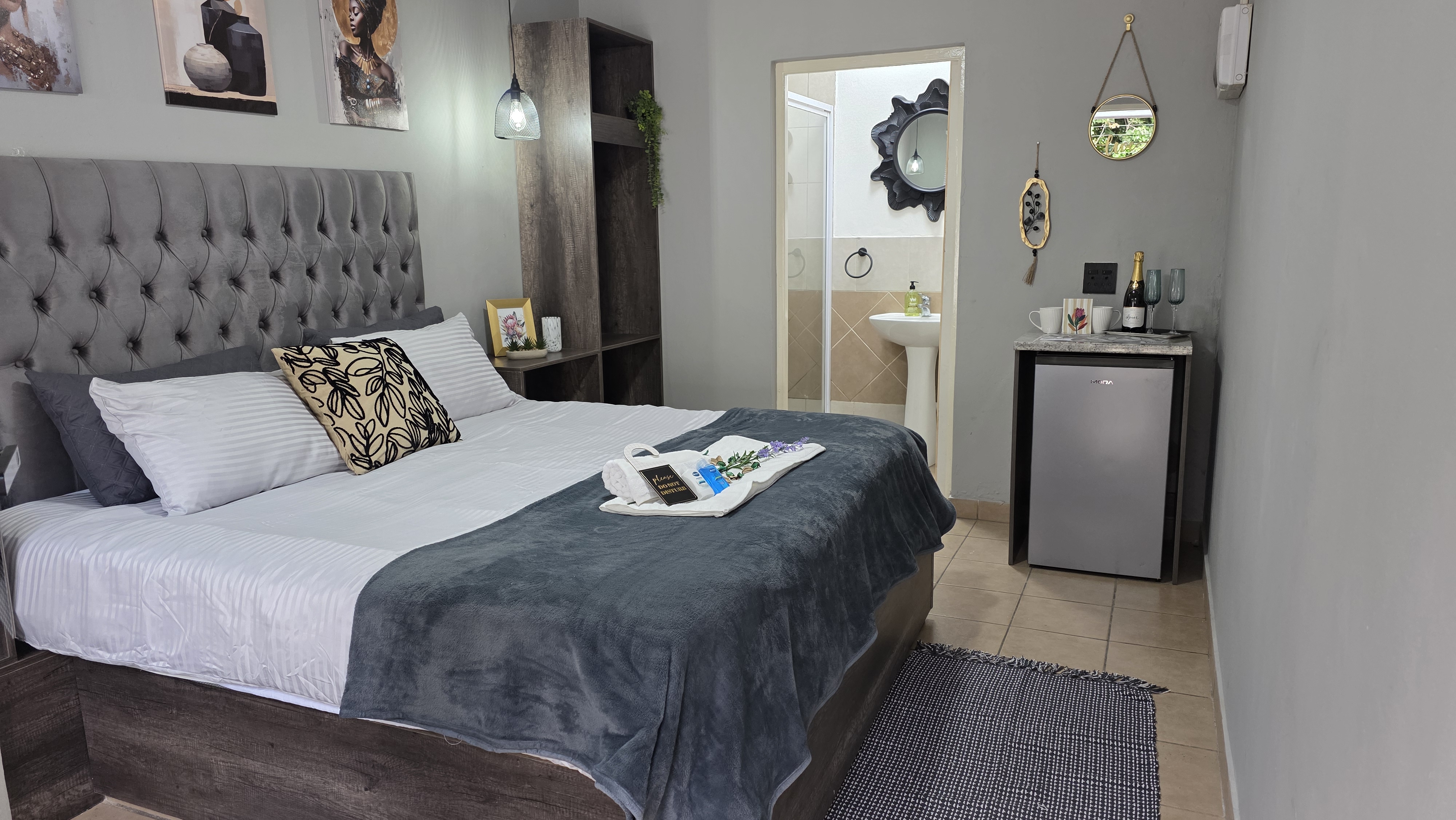 Phola Lodge luxury room interior