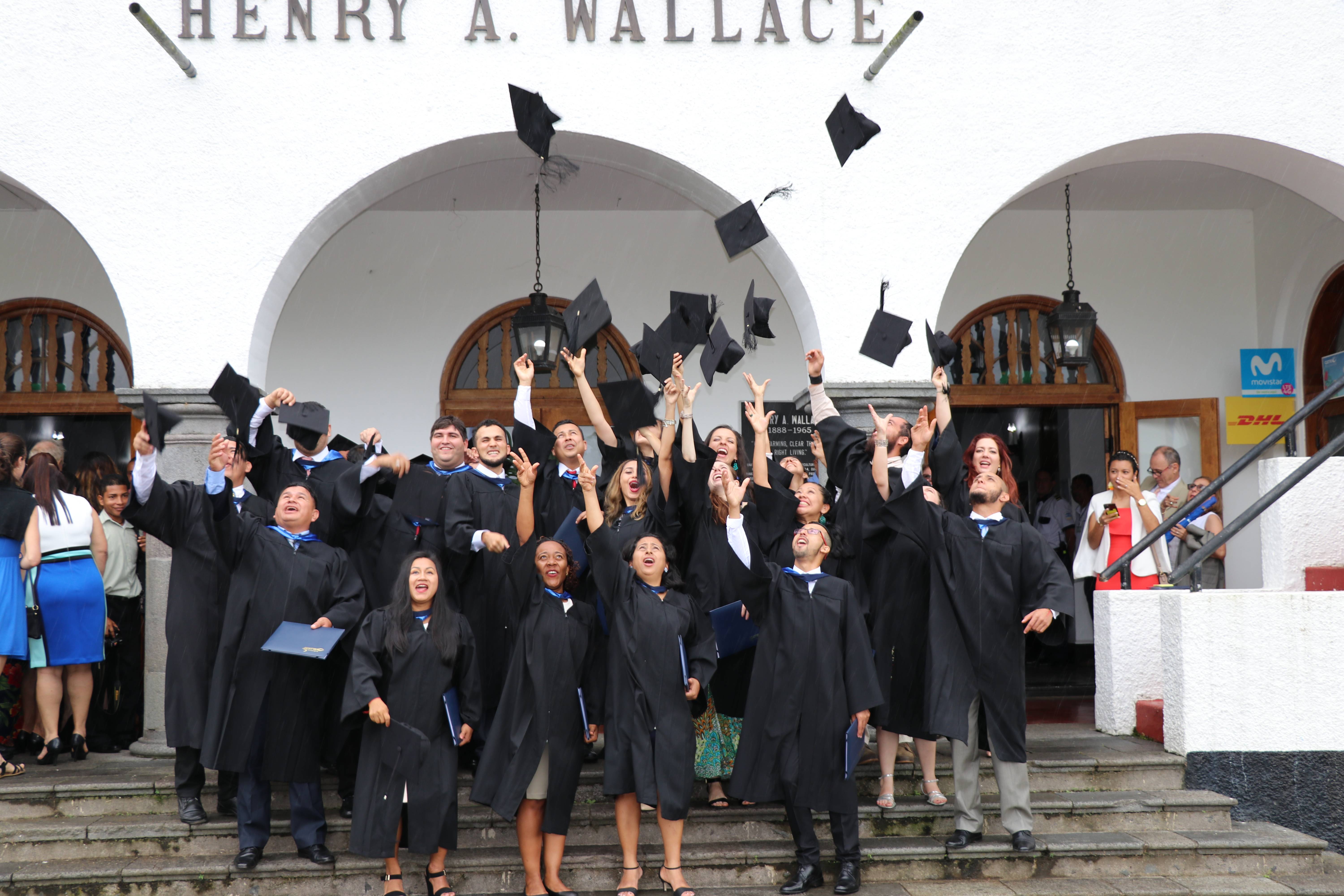 Graduación de líderes formados en América