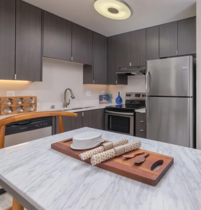 Mia Towers — Palisandro walnut
