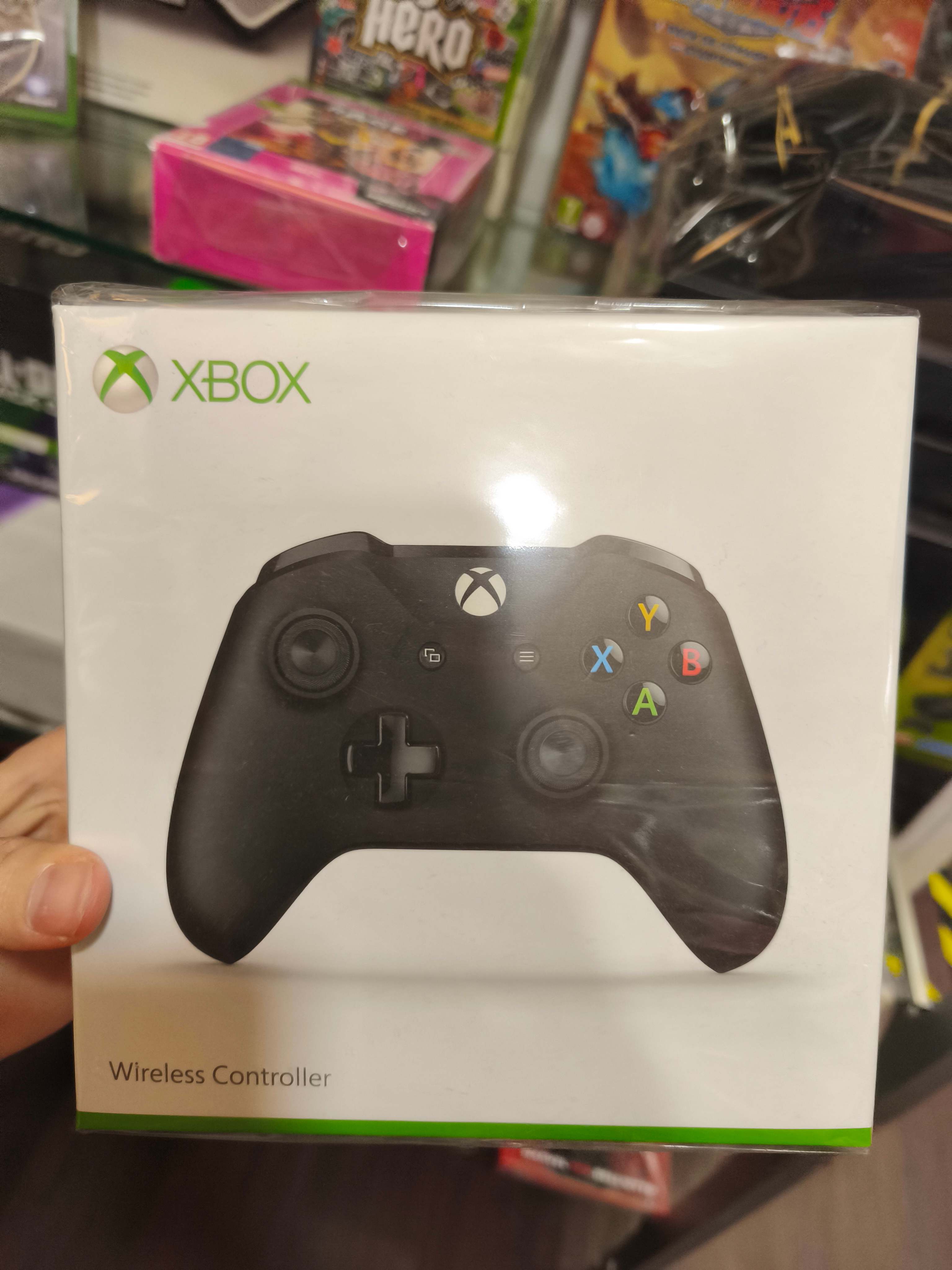 Manette Xbox One Wireless Controller noire neuve en boite en vente chez Game & Disc