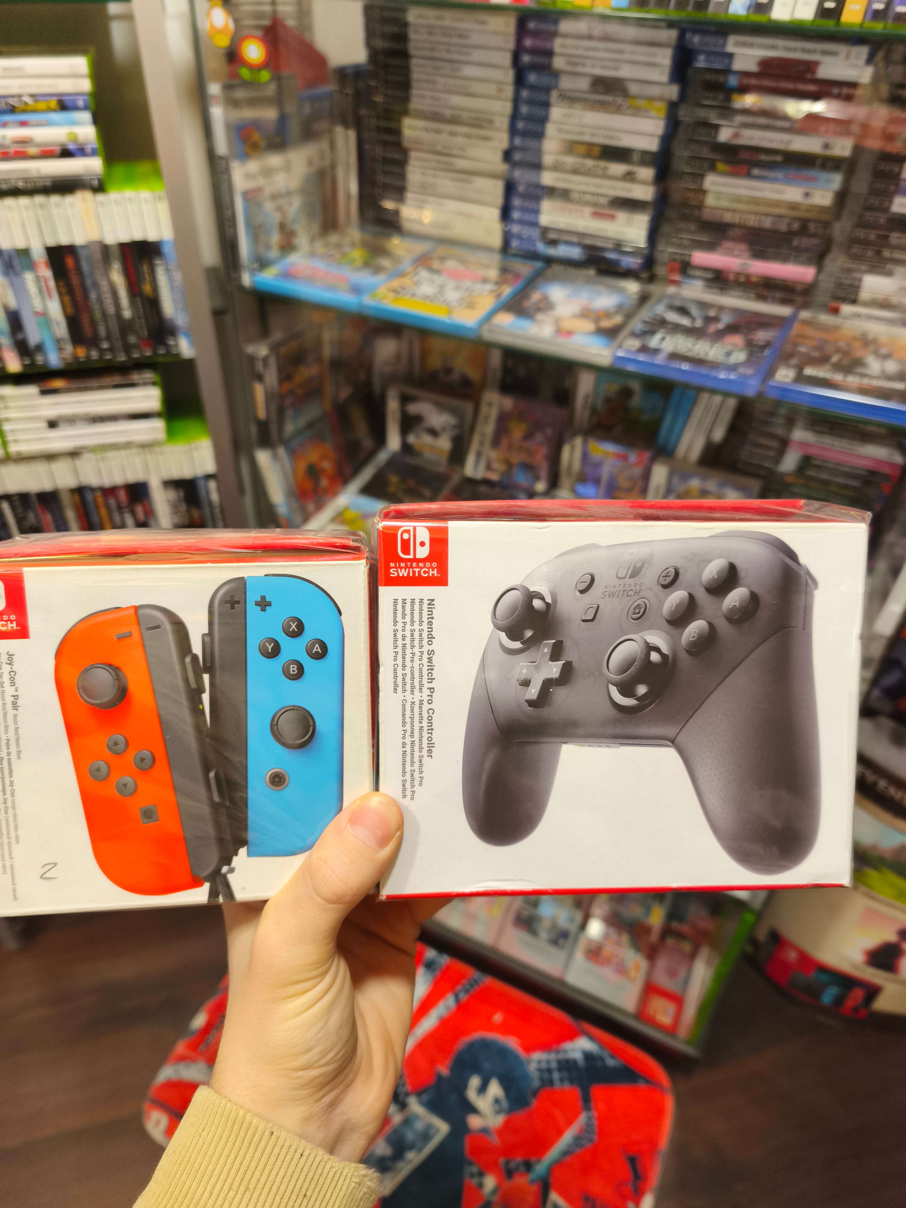 Manettes Nintendo Switch Joy-Con et Pro Controller neuves en boite chez Game & Disc Montrichard