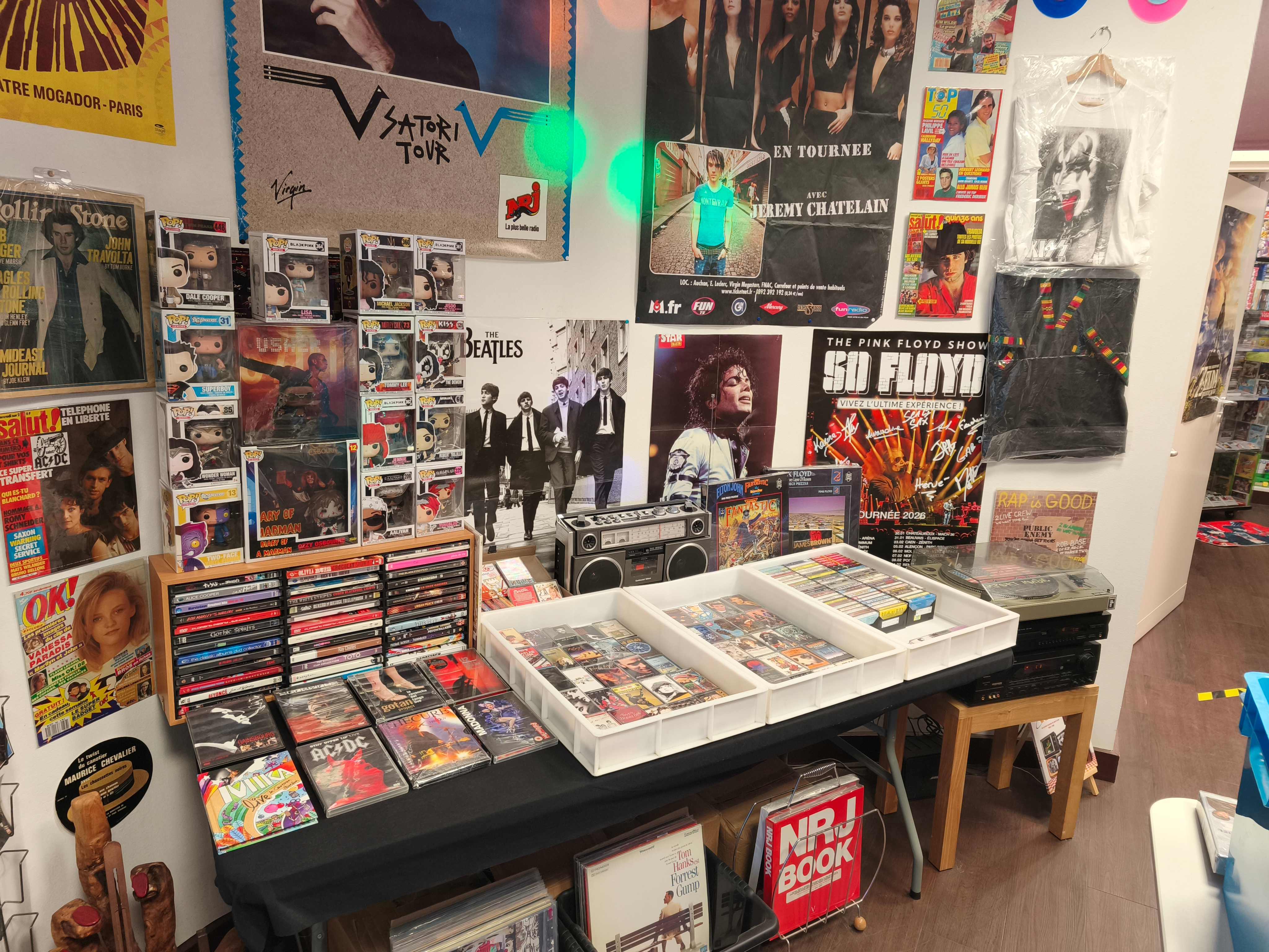 Rayon vinyles cassettes audio DVD concerts Beatles Pink Floyd chez Game & Disc Montrichard