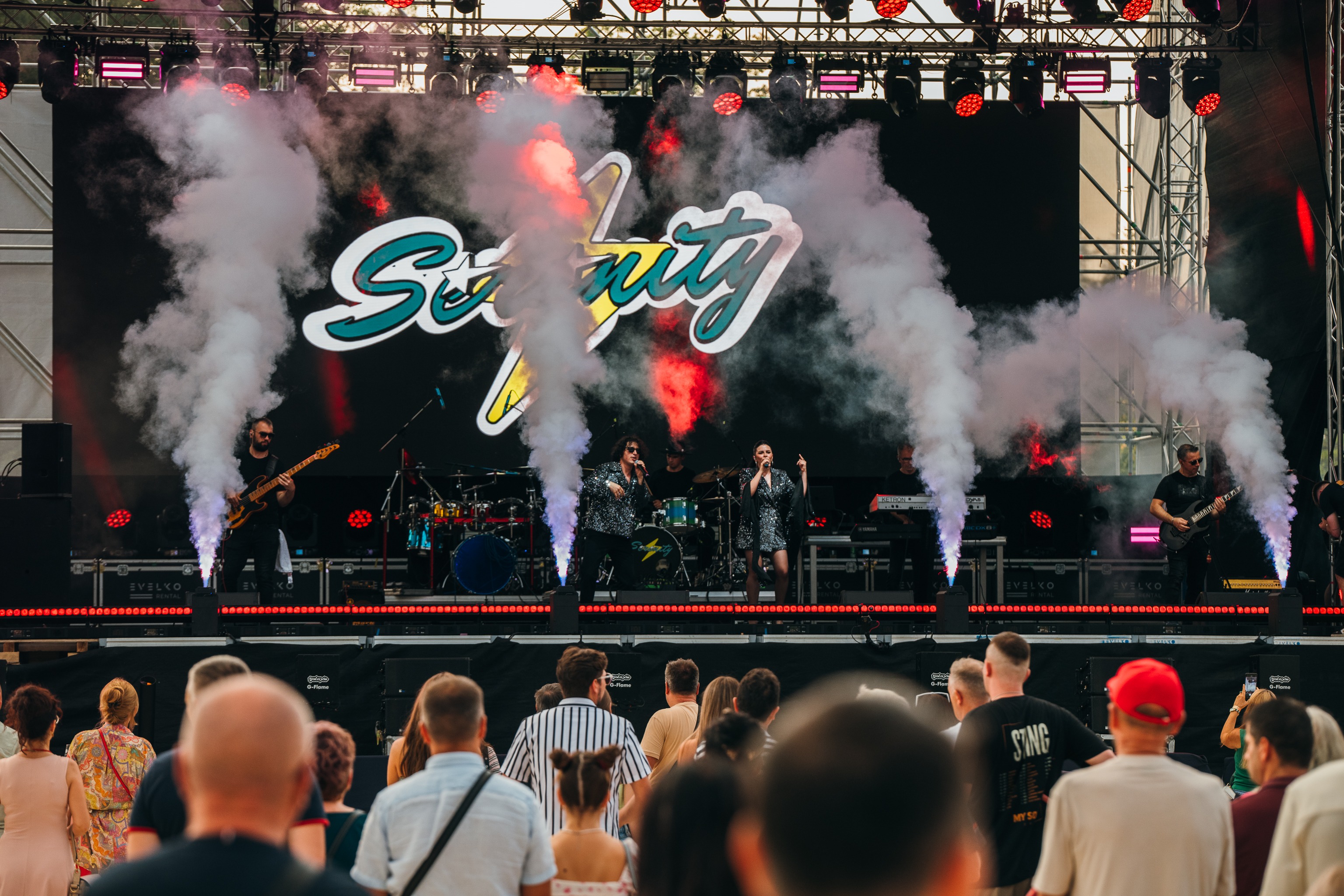 Trupa Serenity pe scenă la festival