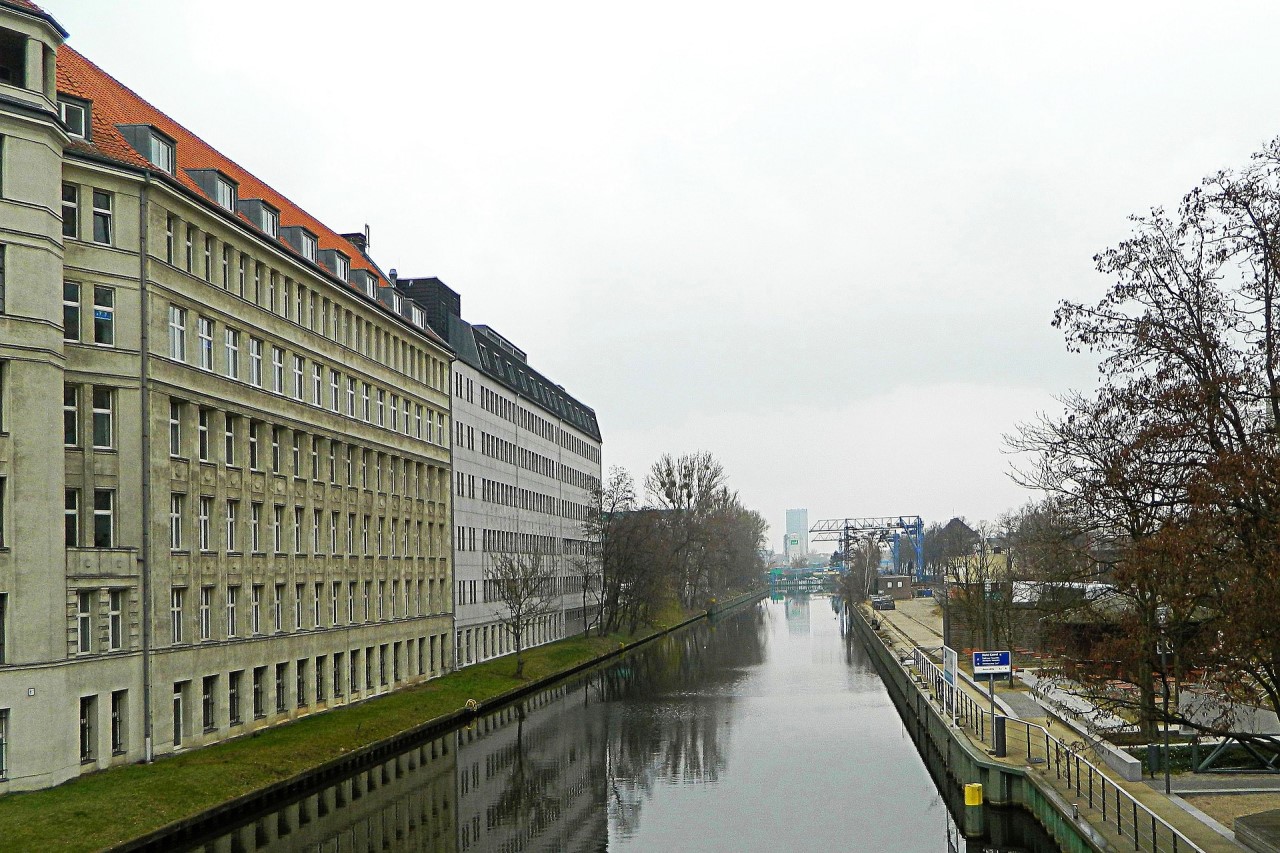 Neukölln Kanal mit Altbauten – Mars Umzüge Berlin