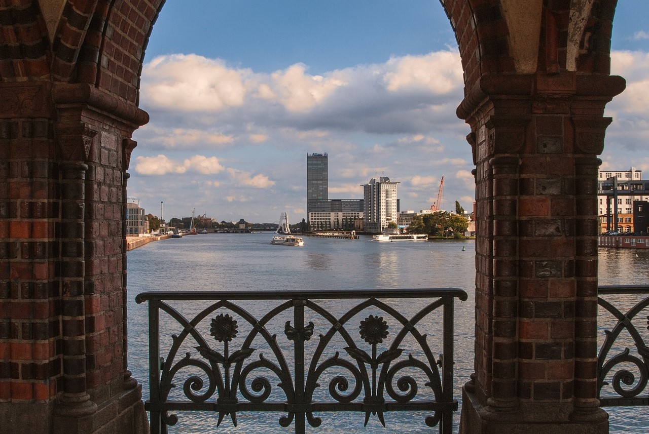 Oberbaumbrücke Berlin-Friedrichshain – Mars Umzüge