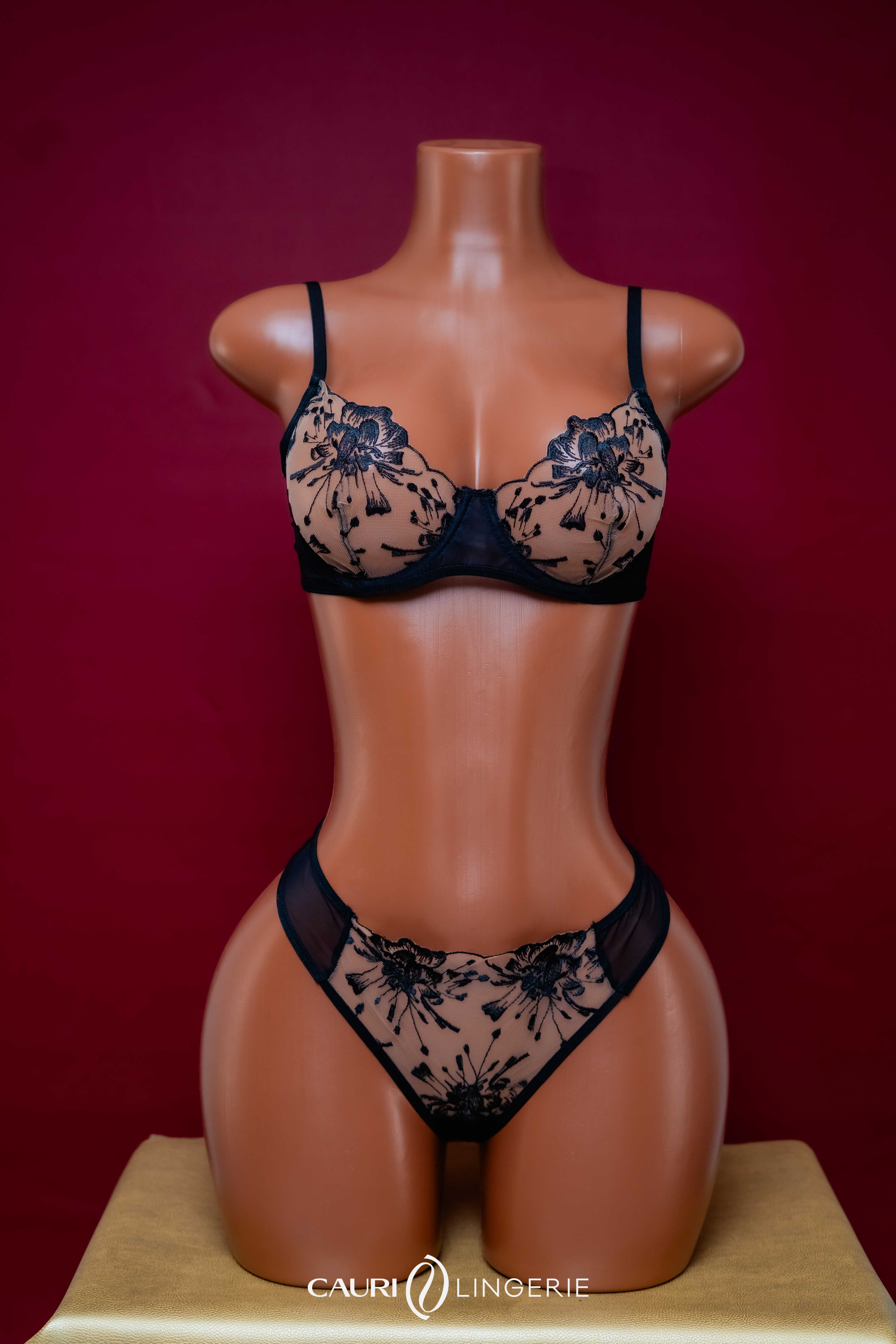 Parure noire brodée CAURI