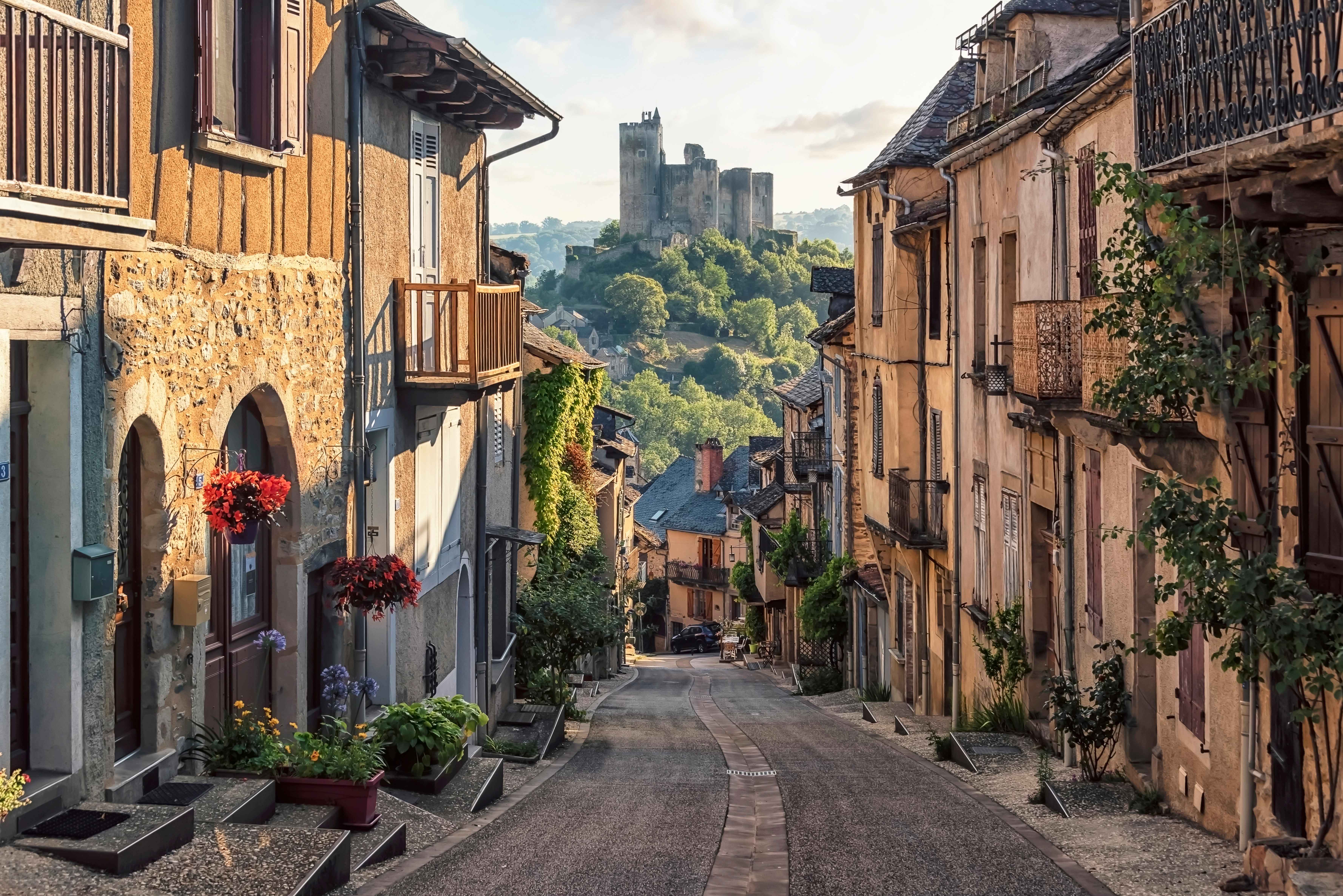 Najac Dorf in Südfrankreich – Mars Umzüge