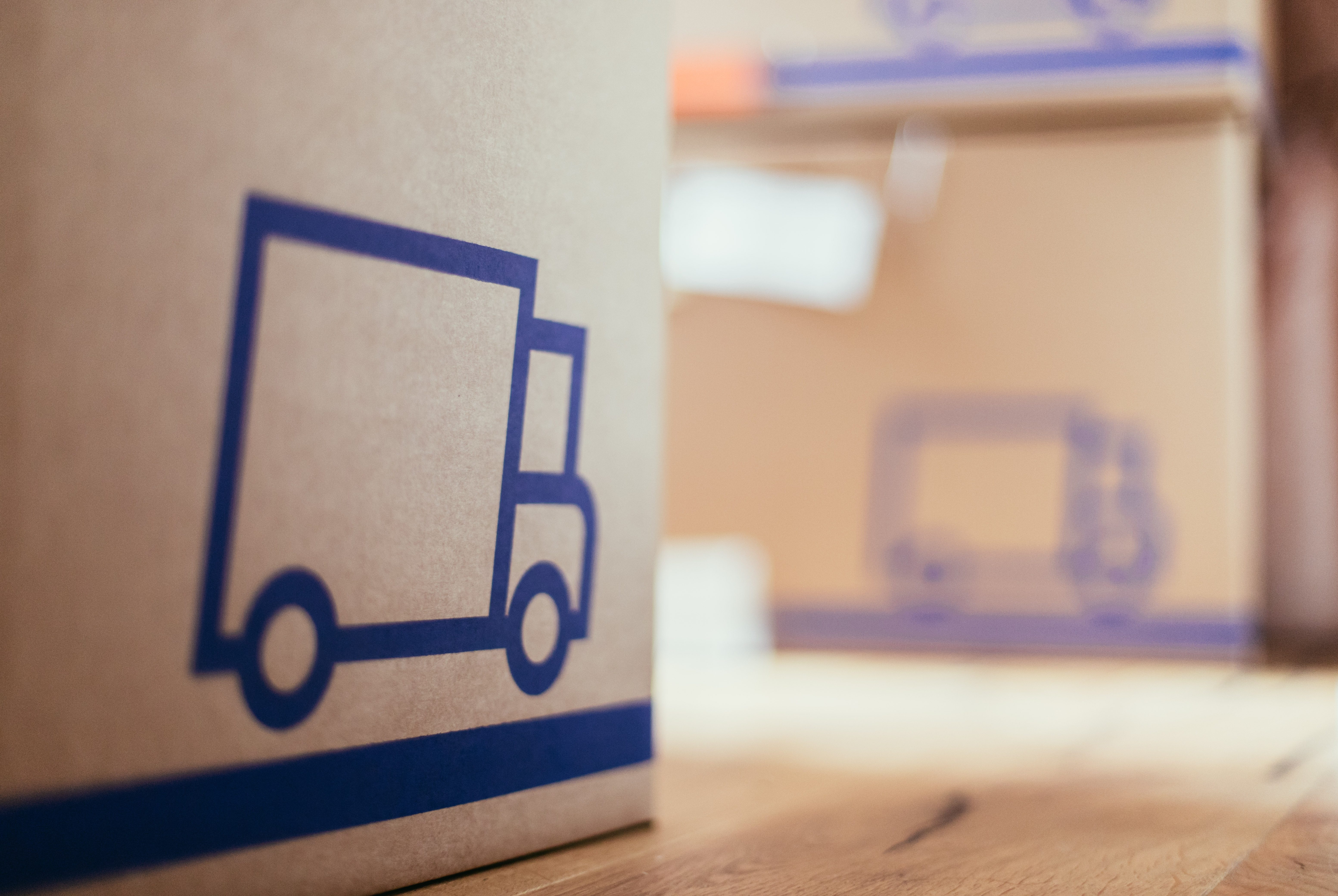 Umzugskartons mit LKW-Symbol – Mars Umzüge Berlin