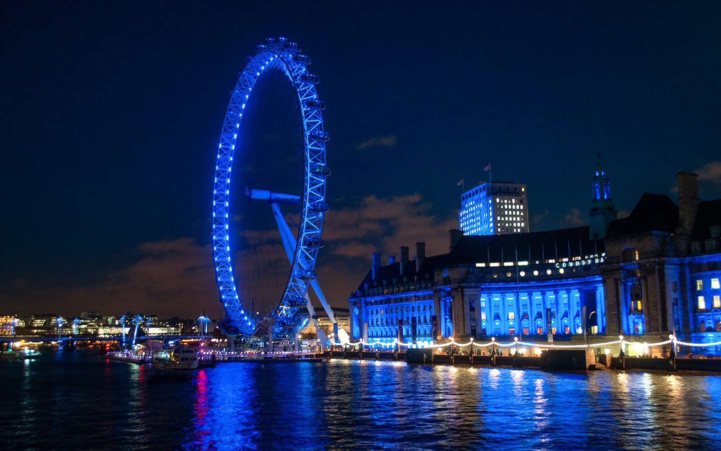 London Eye illuminated at night