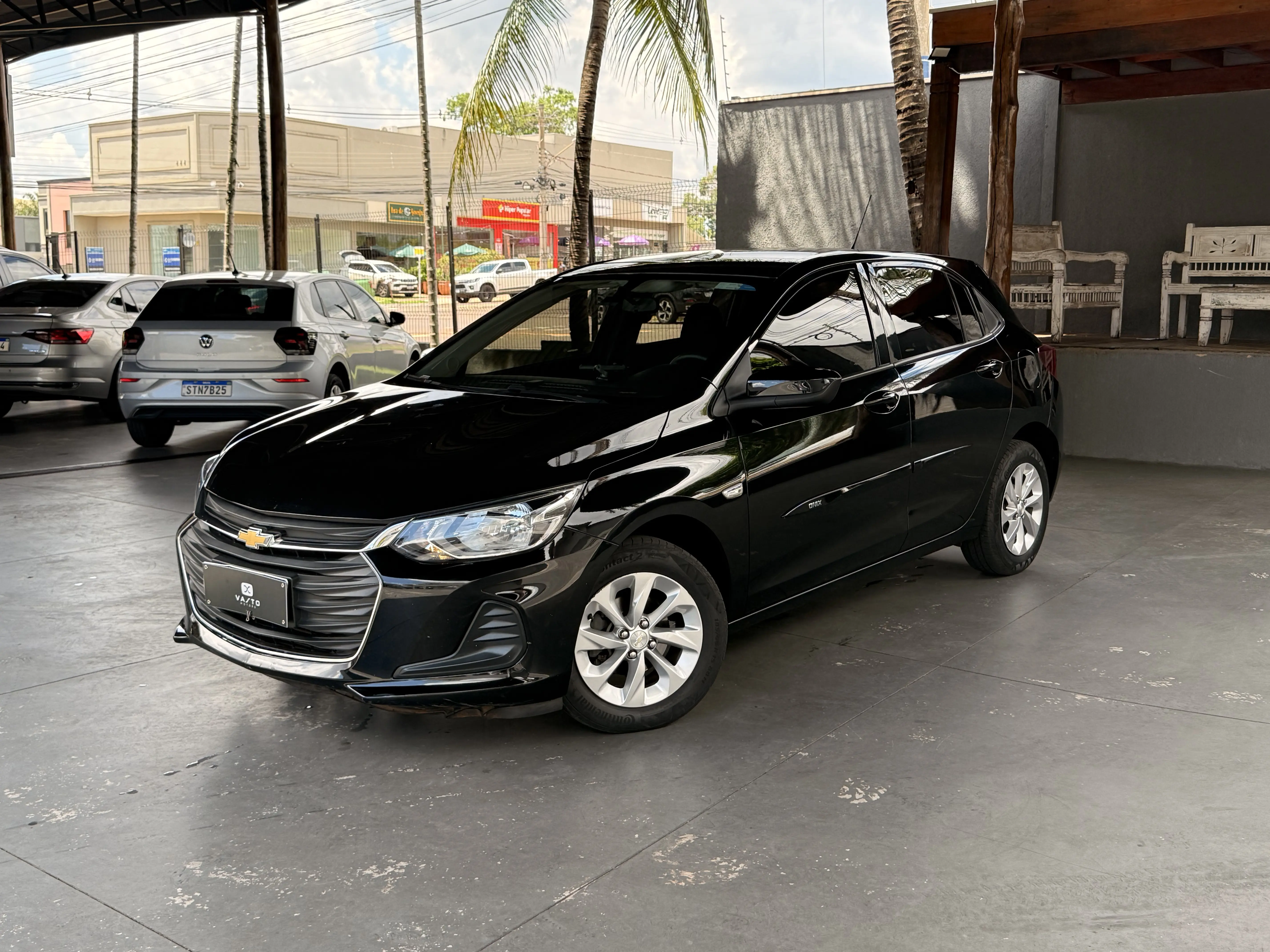 Onix Hatch LT 1.0T - Imagem 1