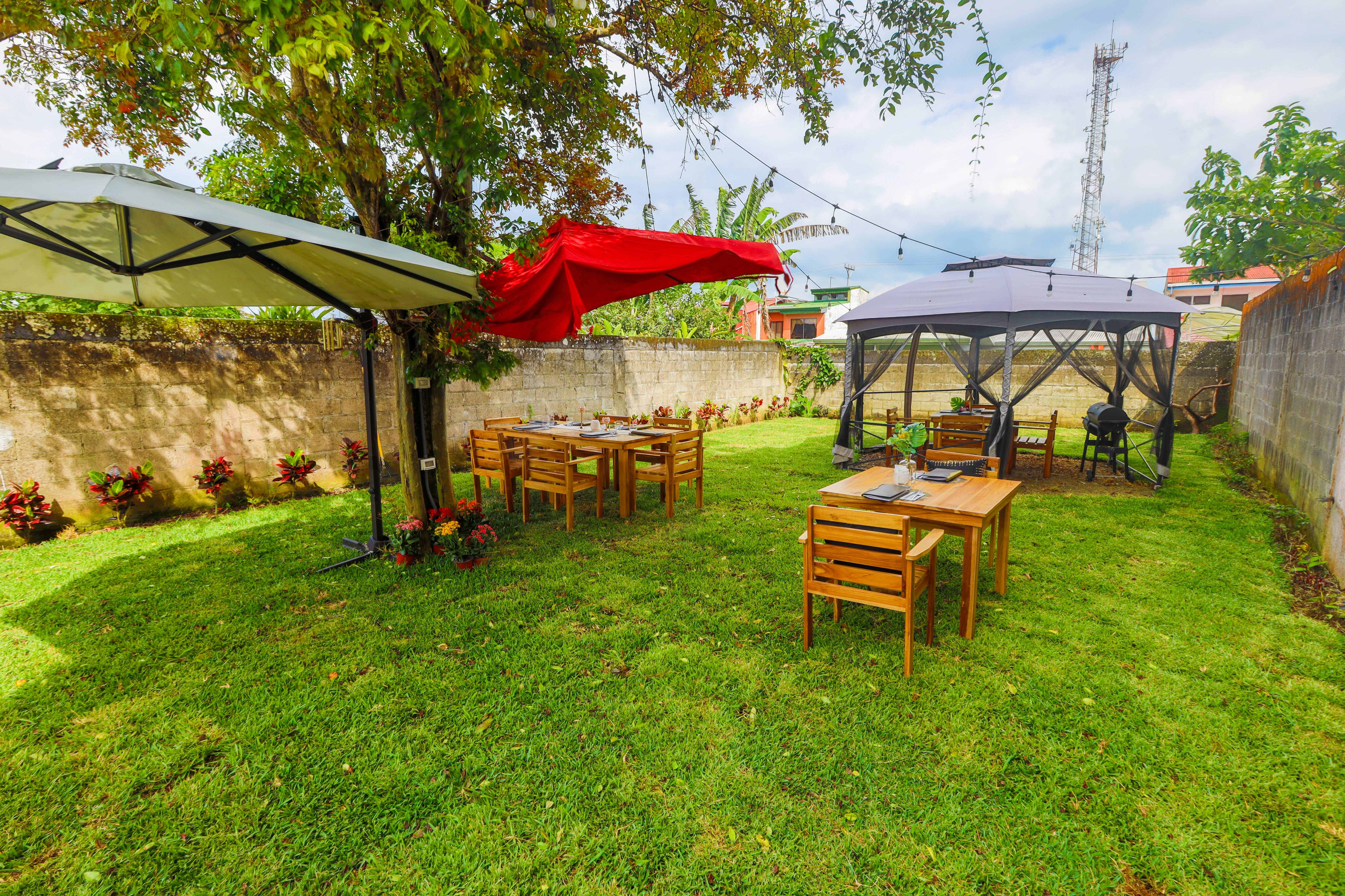 Hollywood House outdoor garden seating